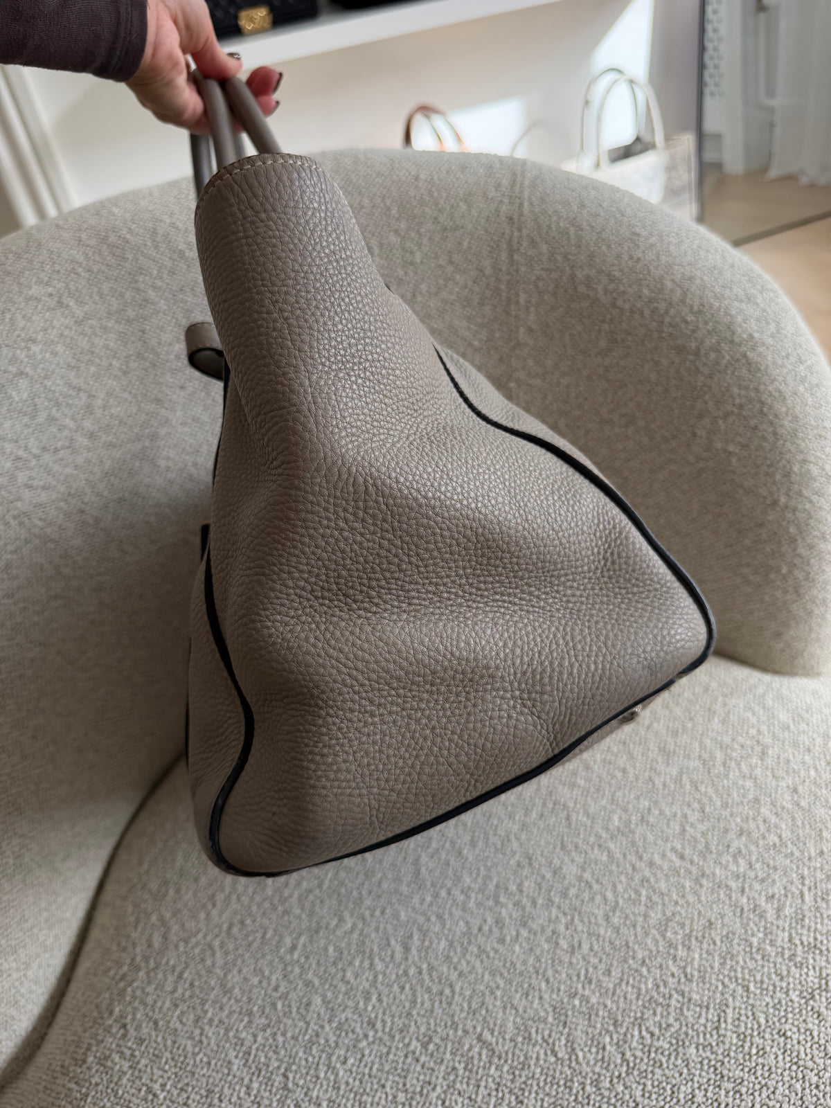 Prada Vitello Daino Tote Bag 
grey/taupe
