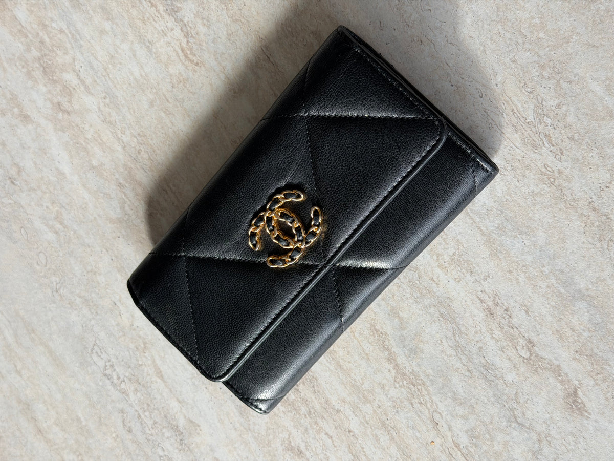 CHANEL 19 Flap Wallet – Sort