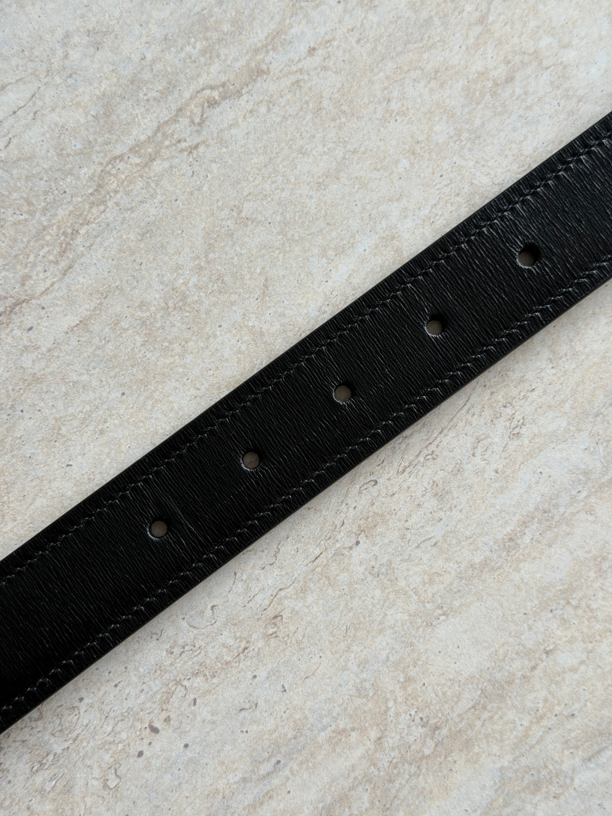 Gucci Interlocking G Leather Belt – Black/Gold