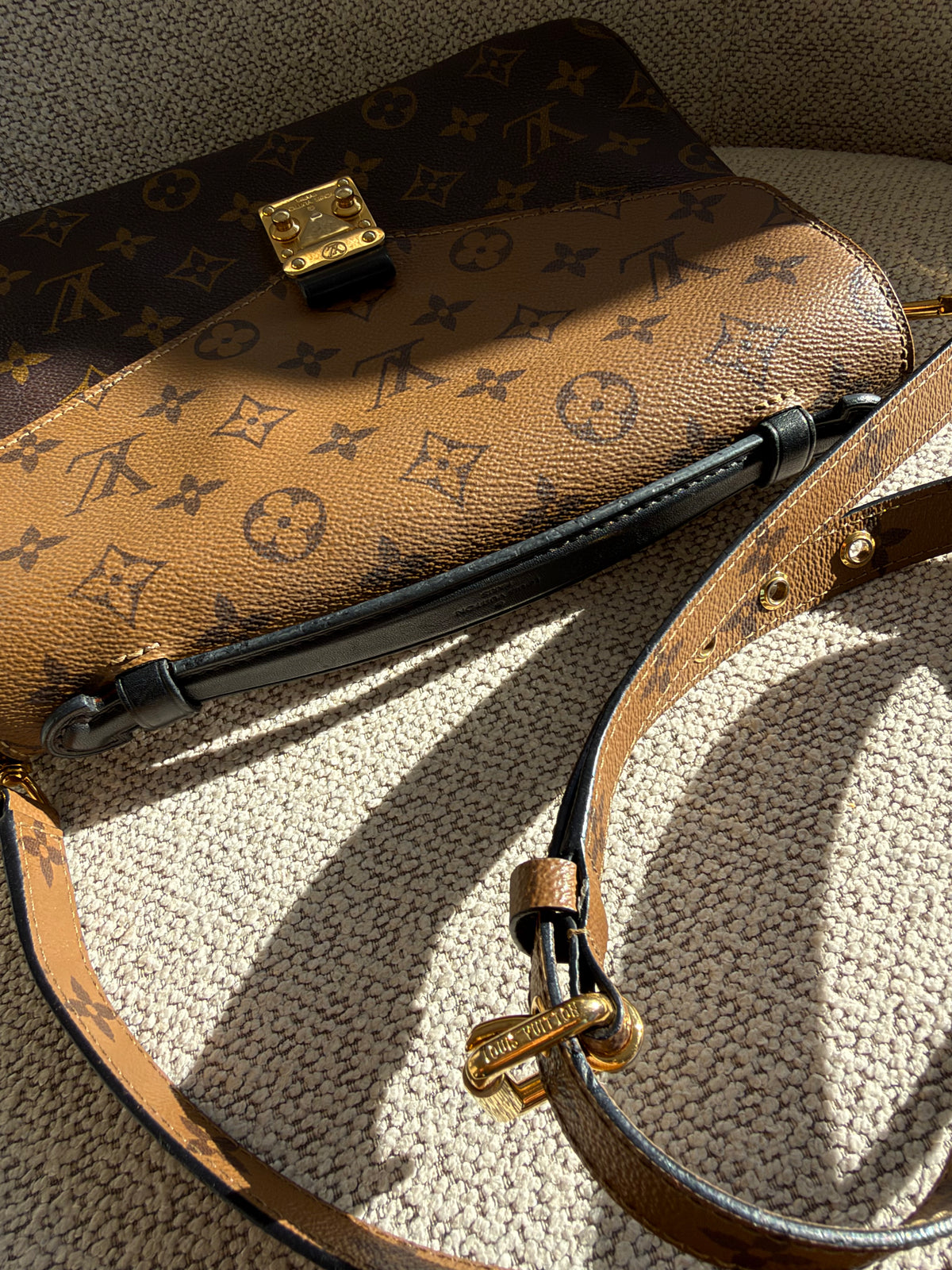 Louis Vuitton Pochette Métis Reverse – Monogram