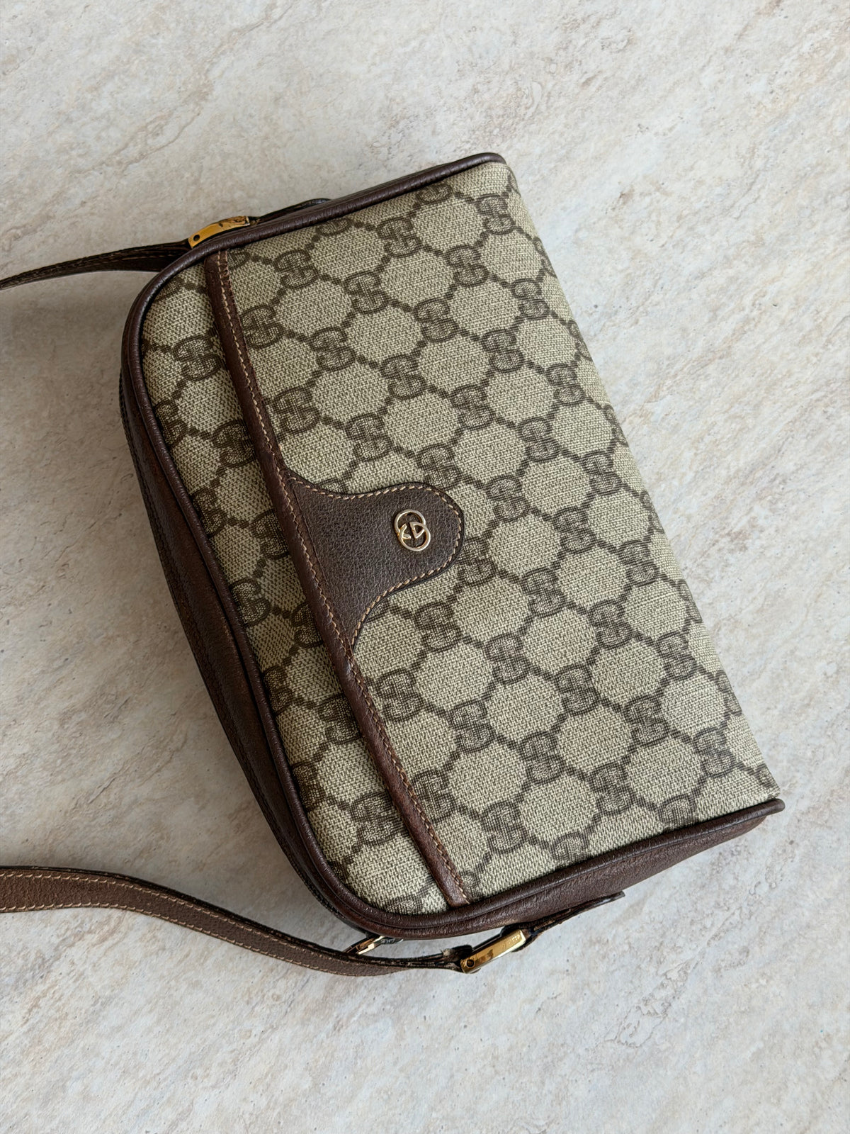 Gucci Vintage GG Supreme Crossbody – Beige/Brown