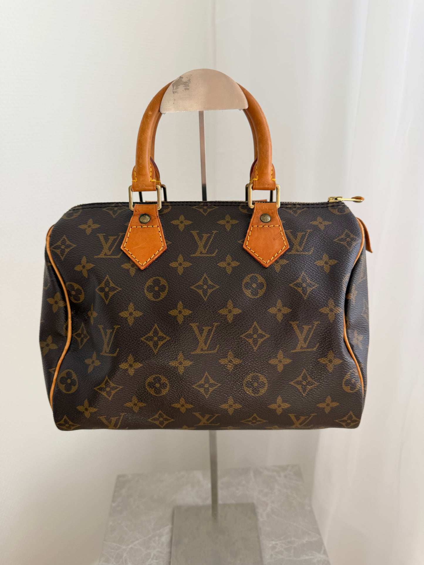 Louis Vuitton Speedy 25 – Monogram Canvas