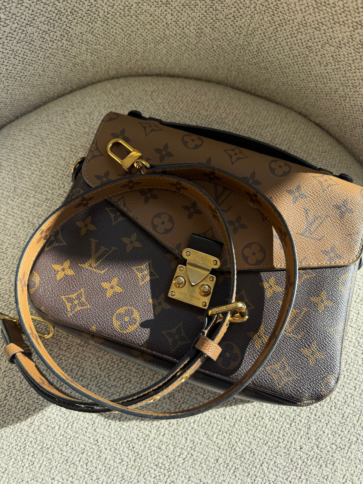Louis Vuitton Pochette Métis Reverse – Monogram