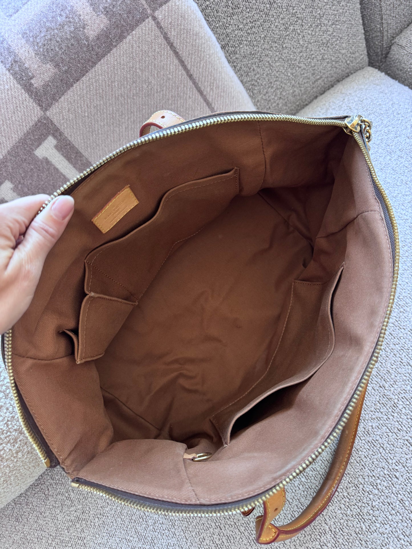 Louis Vuitton Tivoli GM monogram