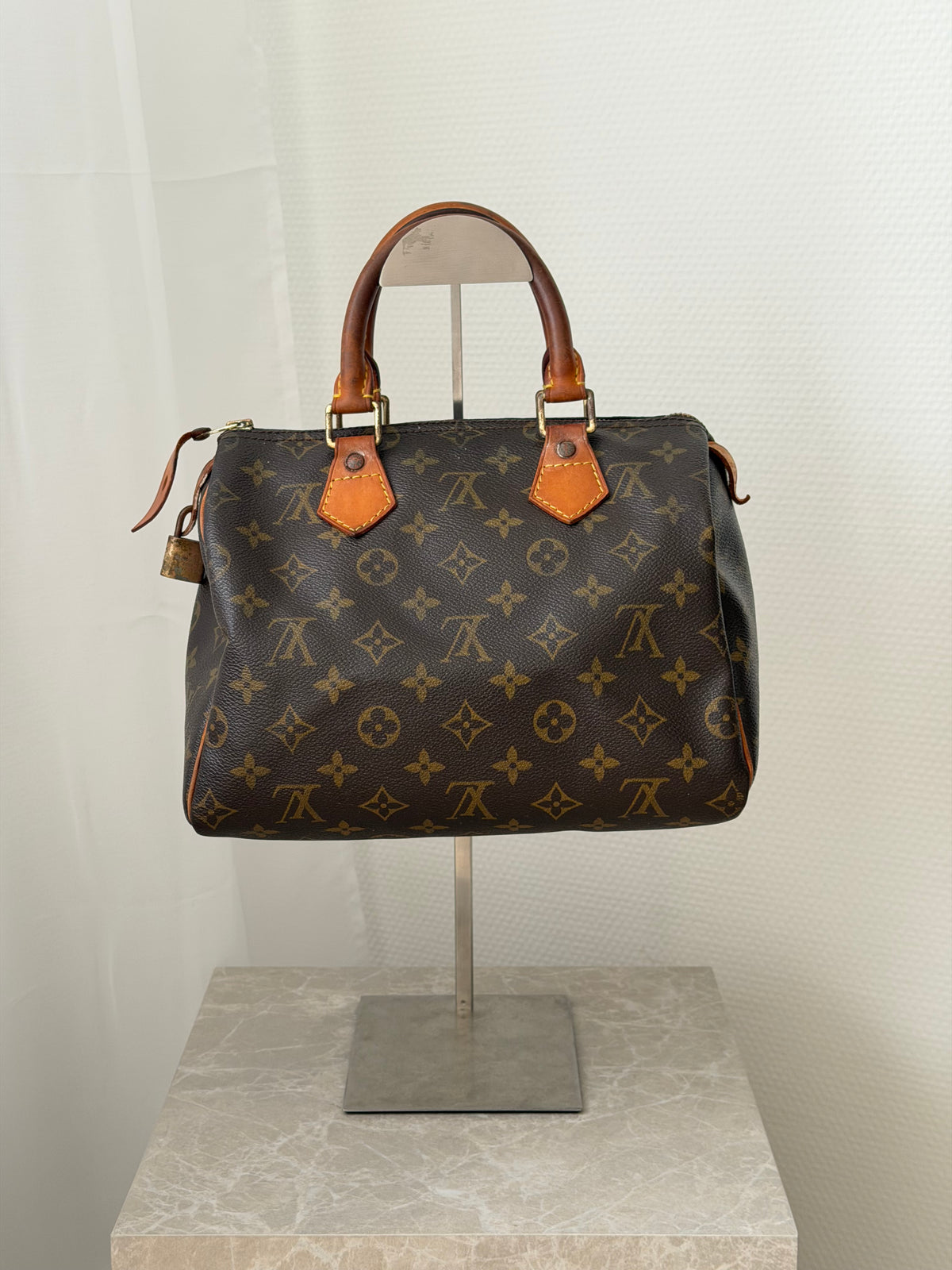 Louis Vuitton Speedy 25 – Monogram Canvas