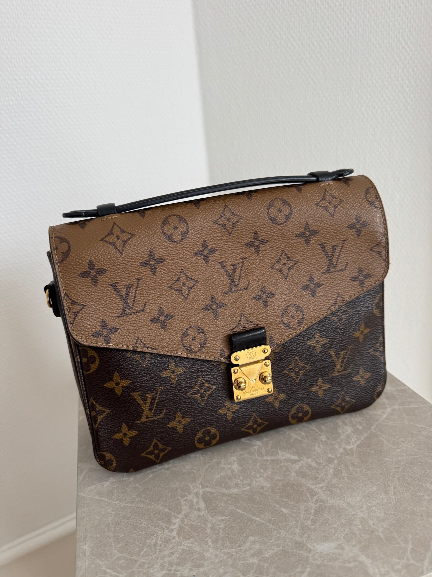 Louis Vuitton Pochette Métis Reverse Monogram