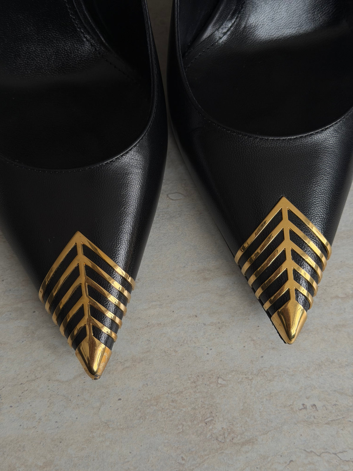 Saint Laurent Pumps – Black / Gold