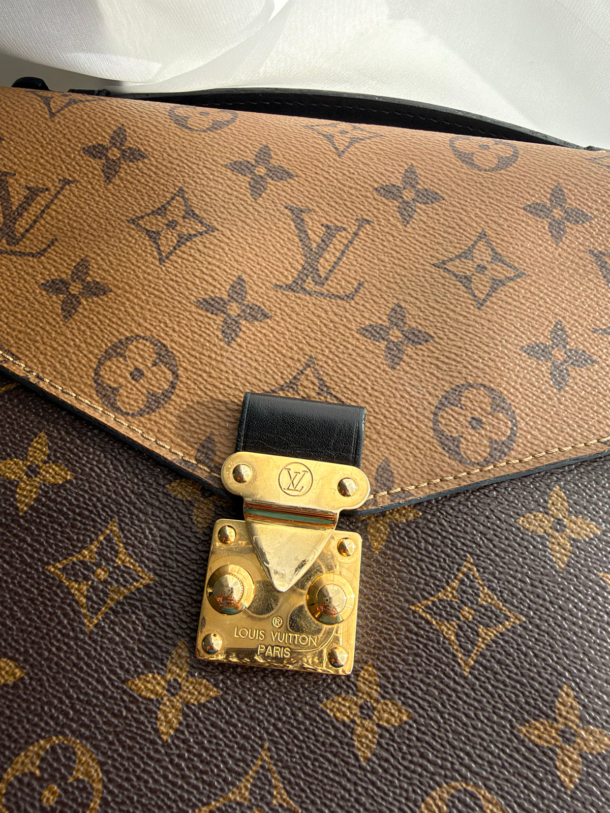 Louis Vuitton Pochette Métis Reverse – Monogram