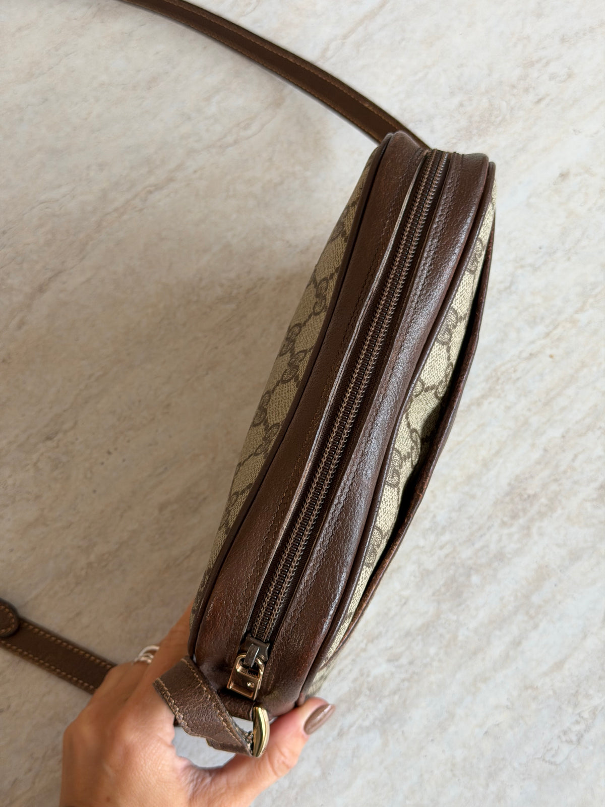 Gucci Vintage GG Supreme Crossbody – Beige/Brown
