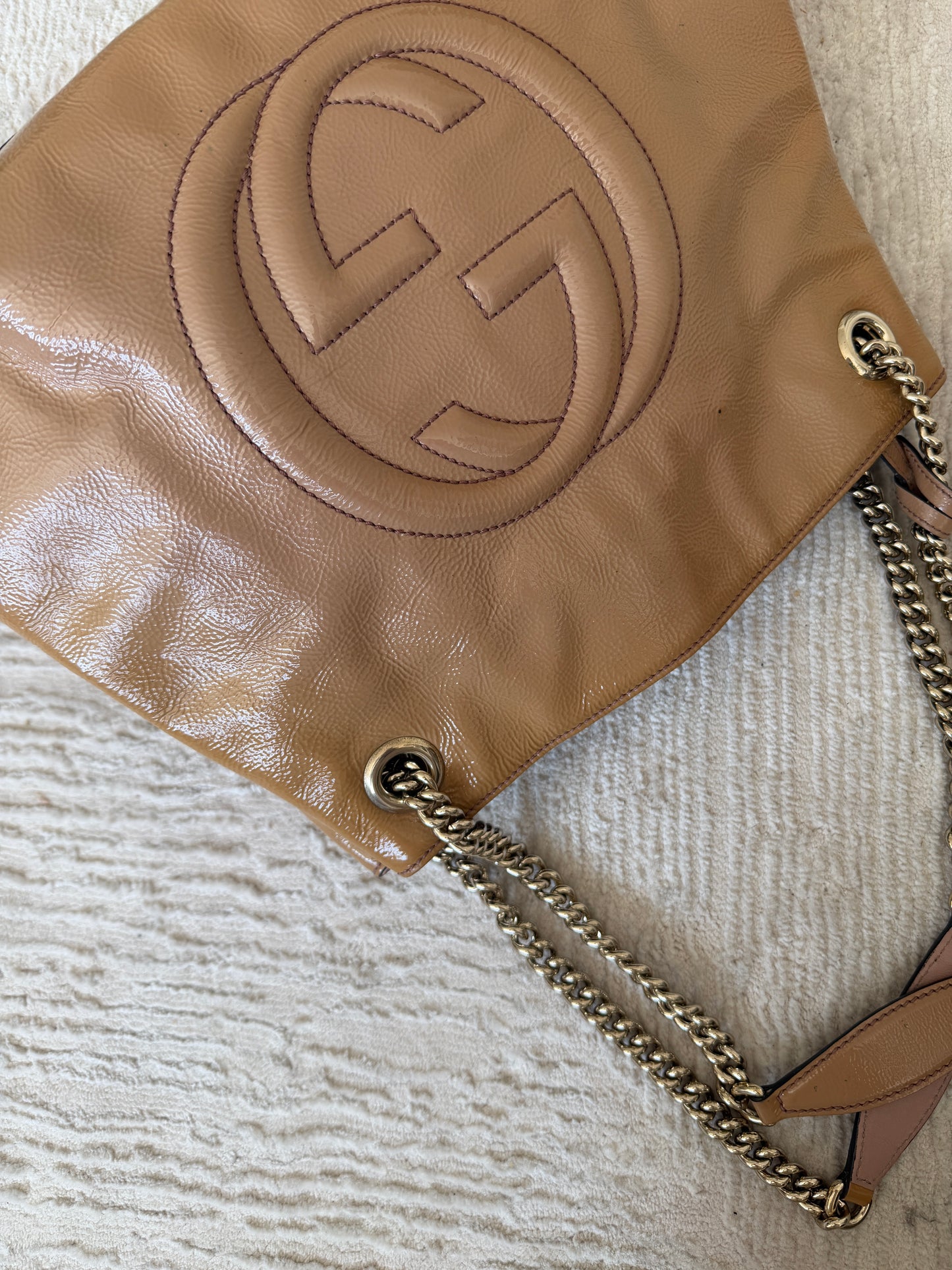 Gucci Soho Chain Tote beige patent leather