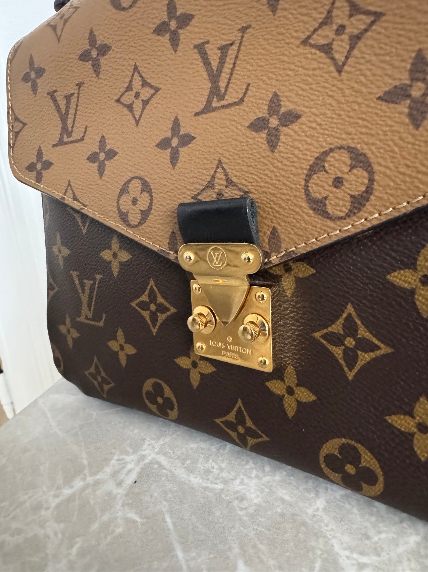 Louis Vuitton Pochette Métis Reverse Monogram