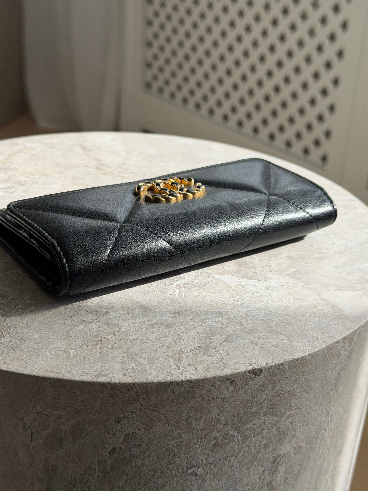CHANEL 19 Flap Wallet – Sort