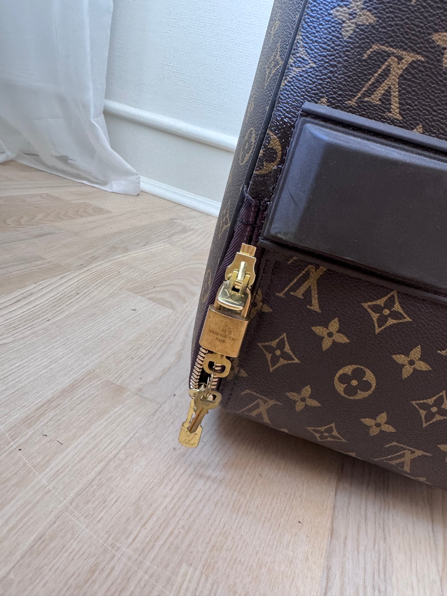 Louis Vuitton Pegase 70 Monogram