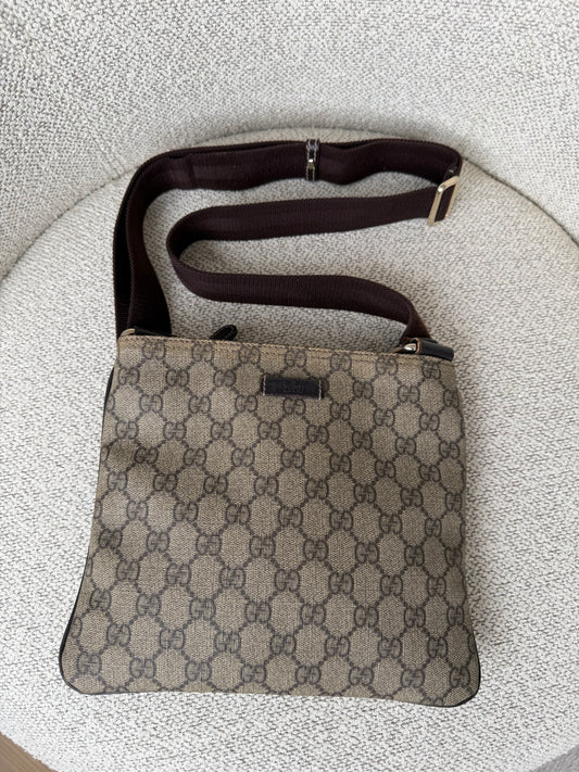 Gucci GG Supreme Small Flat Messenger – GG Supreme Canvas