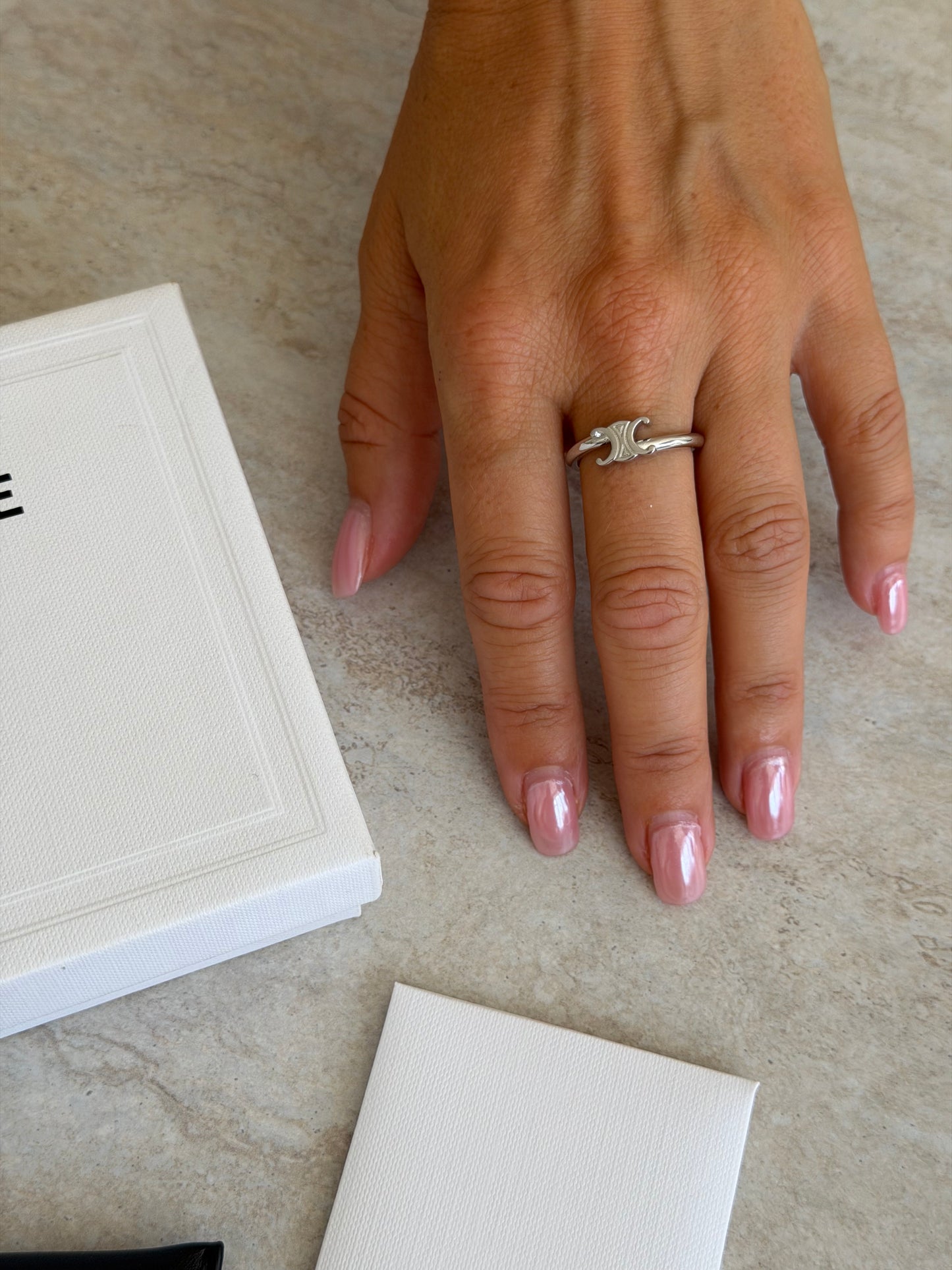 Celine Triomphe Ring – Sølvfarvet