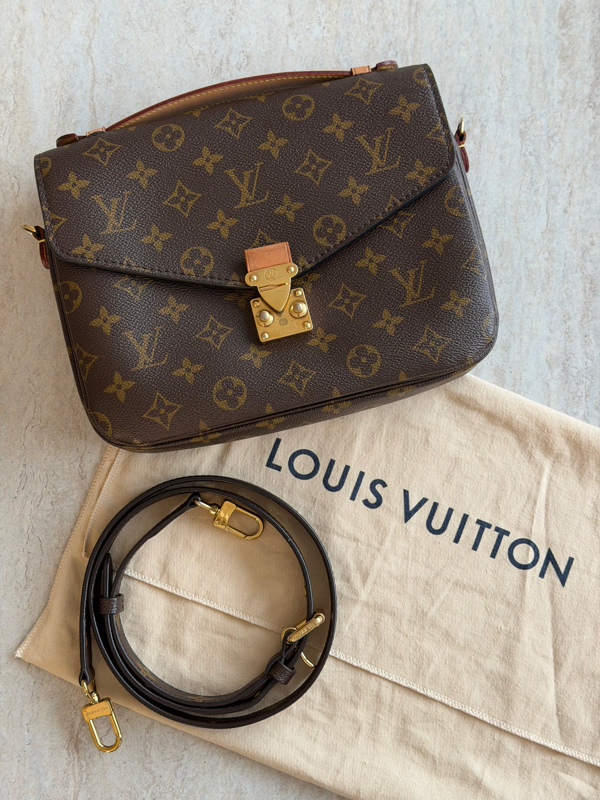 Louis Vuitton Pochette Métis – Monogram