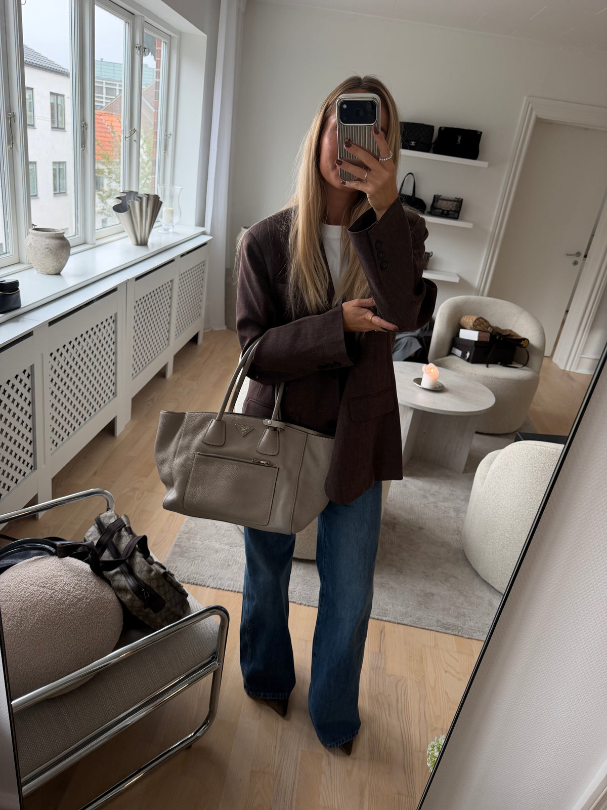 Prada Vitello Daino Tote Bag 
grey/taupe