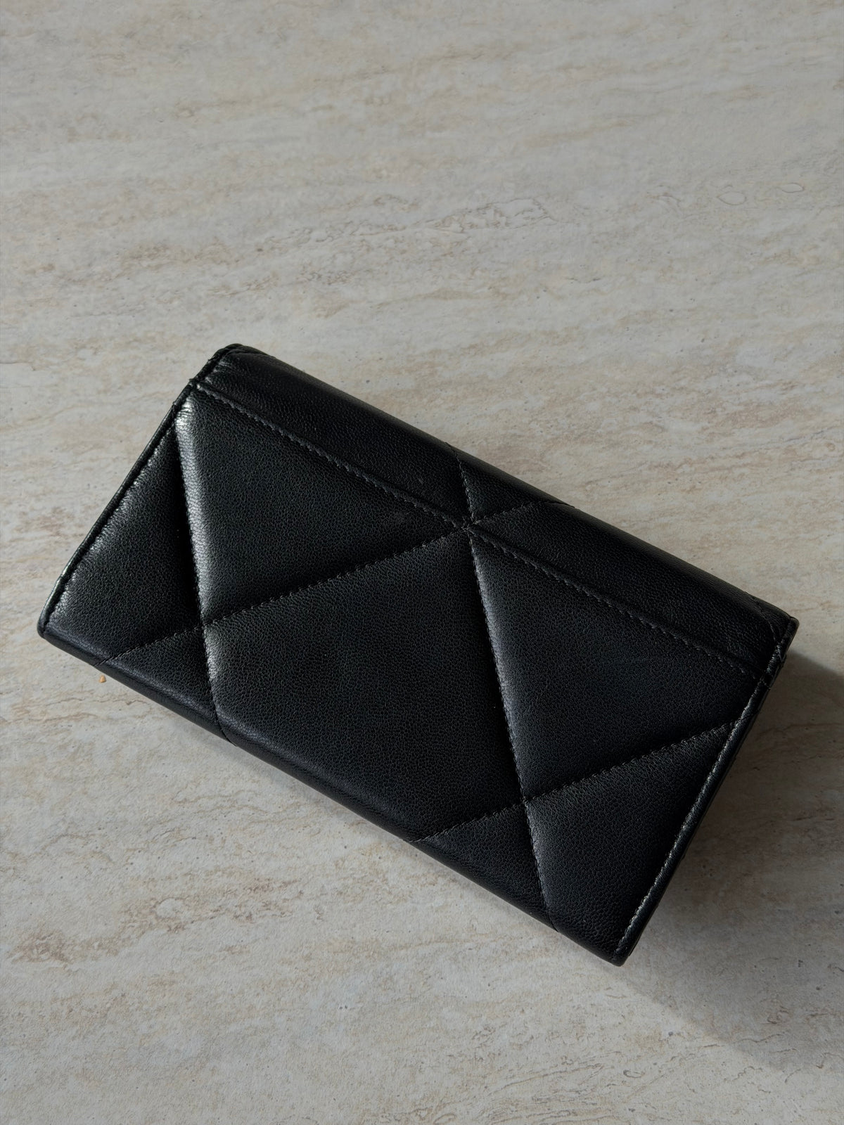 CHANEL 19 Flap Wallet – Sort