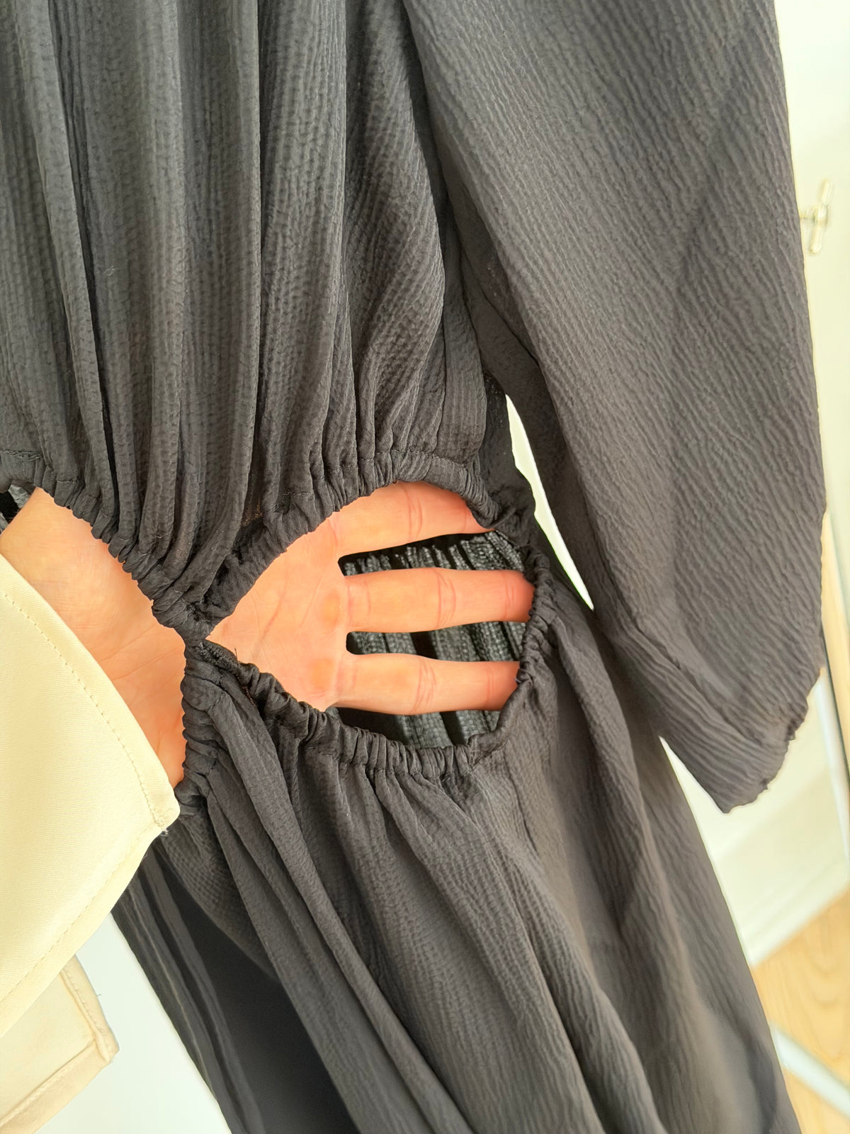 ba&sh Kane sort maxi-kjole med cut-outs