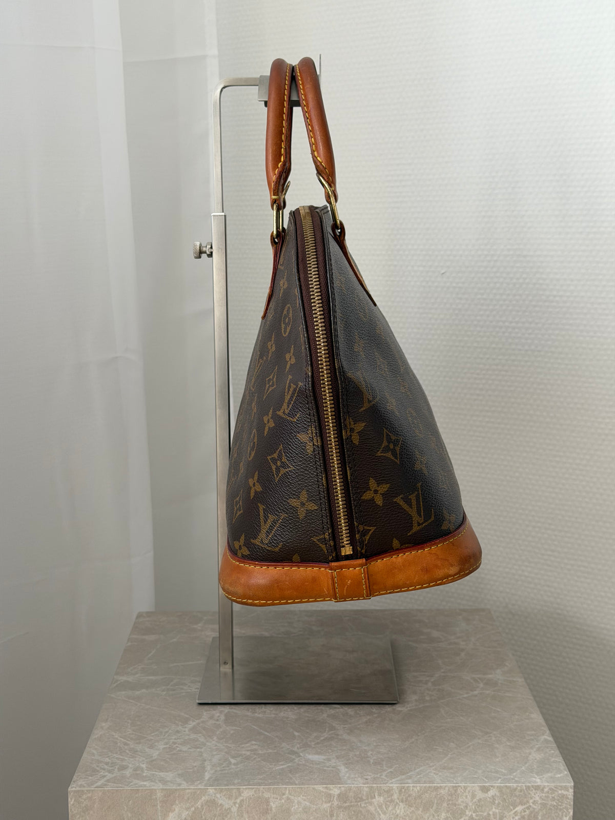Louis Vuitton Alma – Monogram