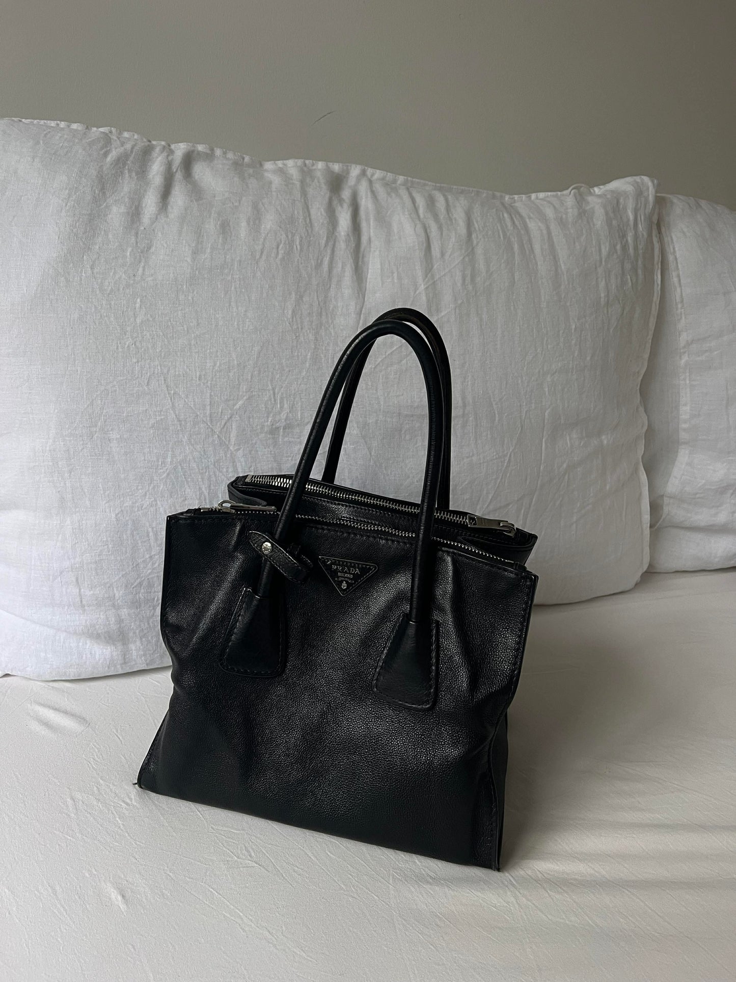 Prada Prada Cuir Medium Tote Black leather