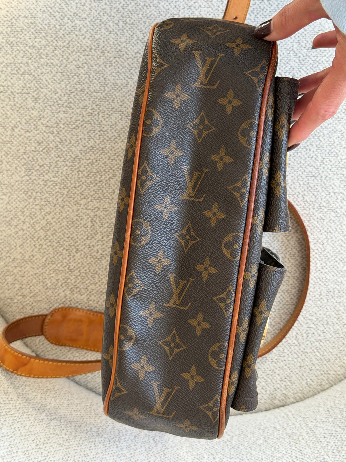 Louis Vuitton Hudson GM Monogram Shoulder / Crossbody Bag