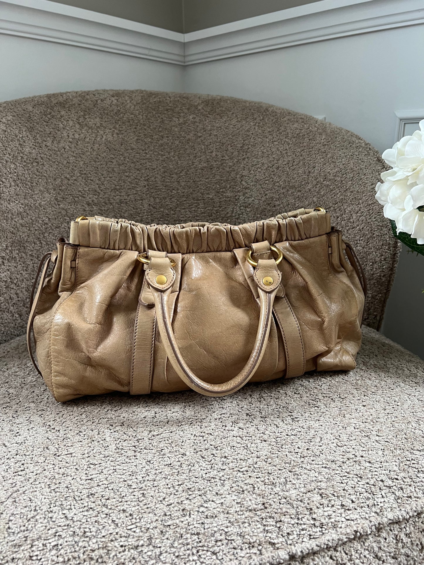 Miu Miu Vitello Lux beige håndtaske