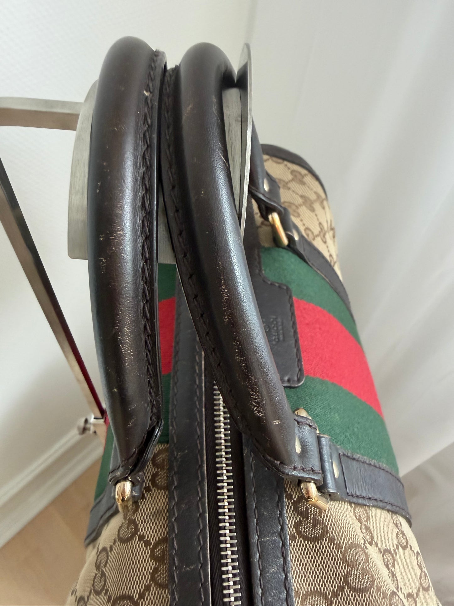 Gucci Monogram Boston – GG Canvas med Web Stripe