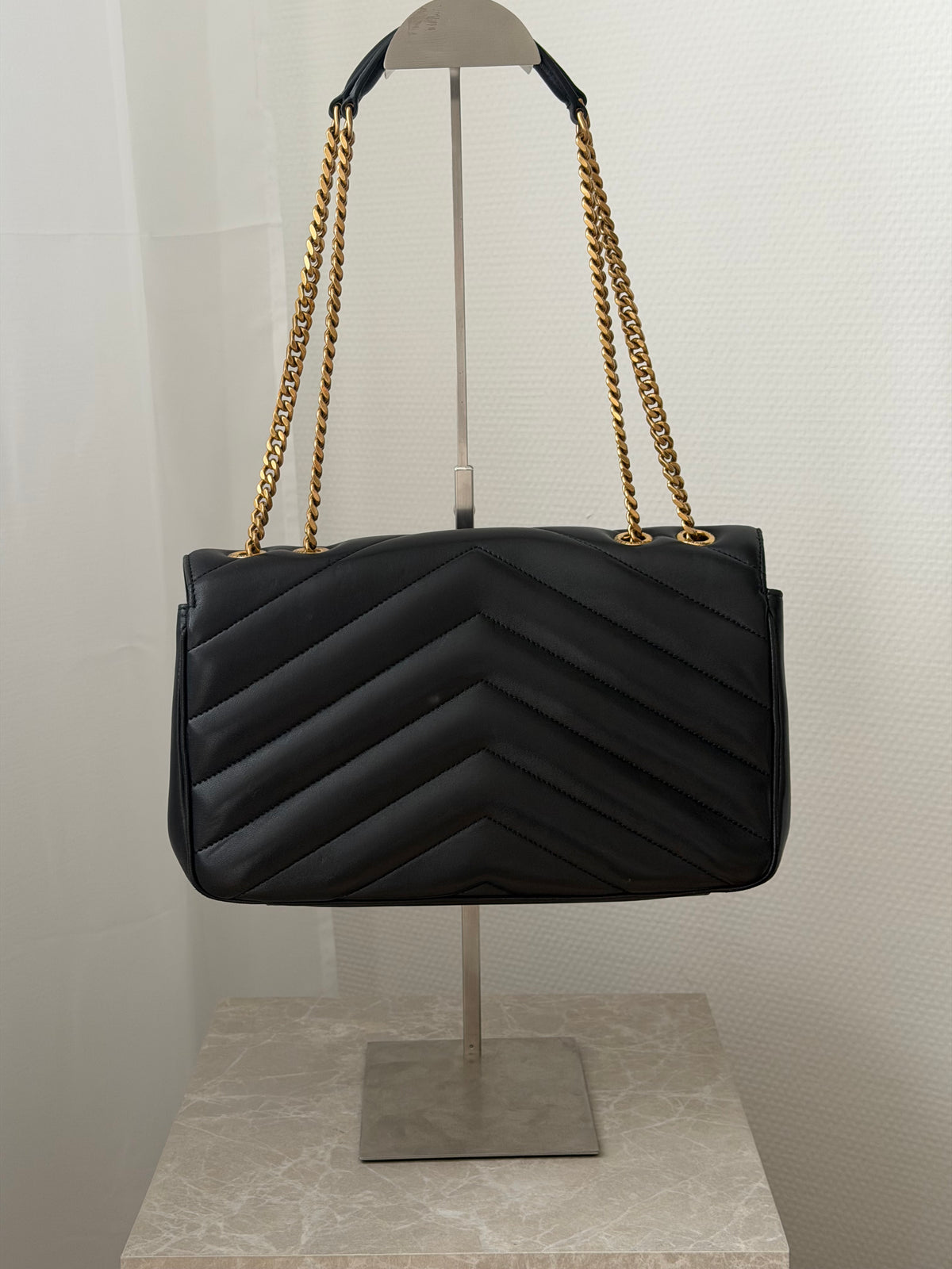 Saint Laurent Loulou Medium – Black / Gold-Tone Hardware