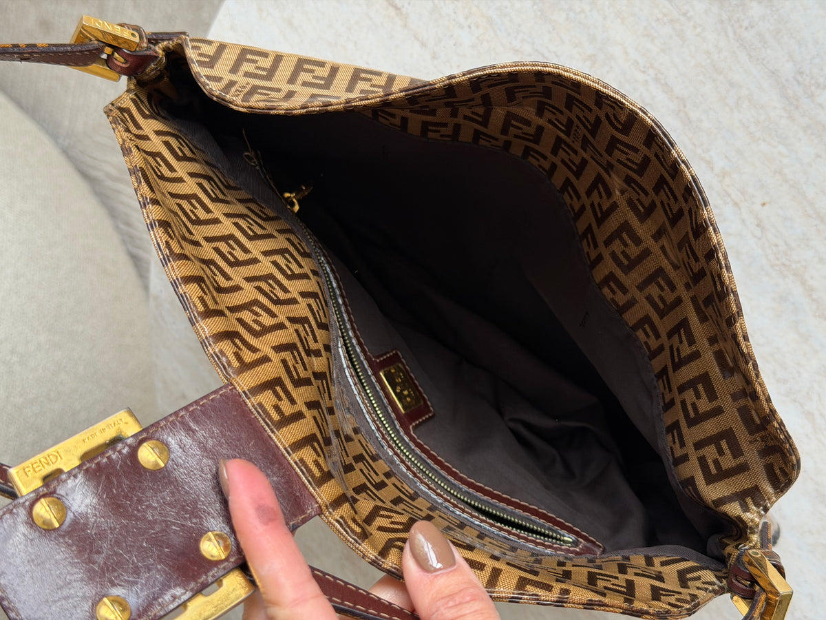 Fendi Vintage Baguette – Brun Zucca Monogram med Guldfarvet Hardware