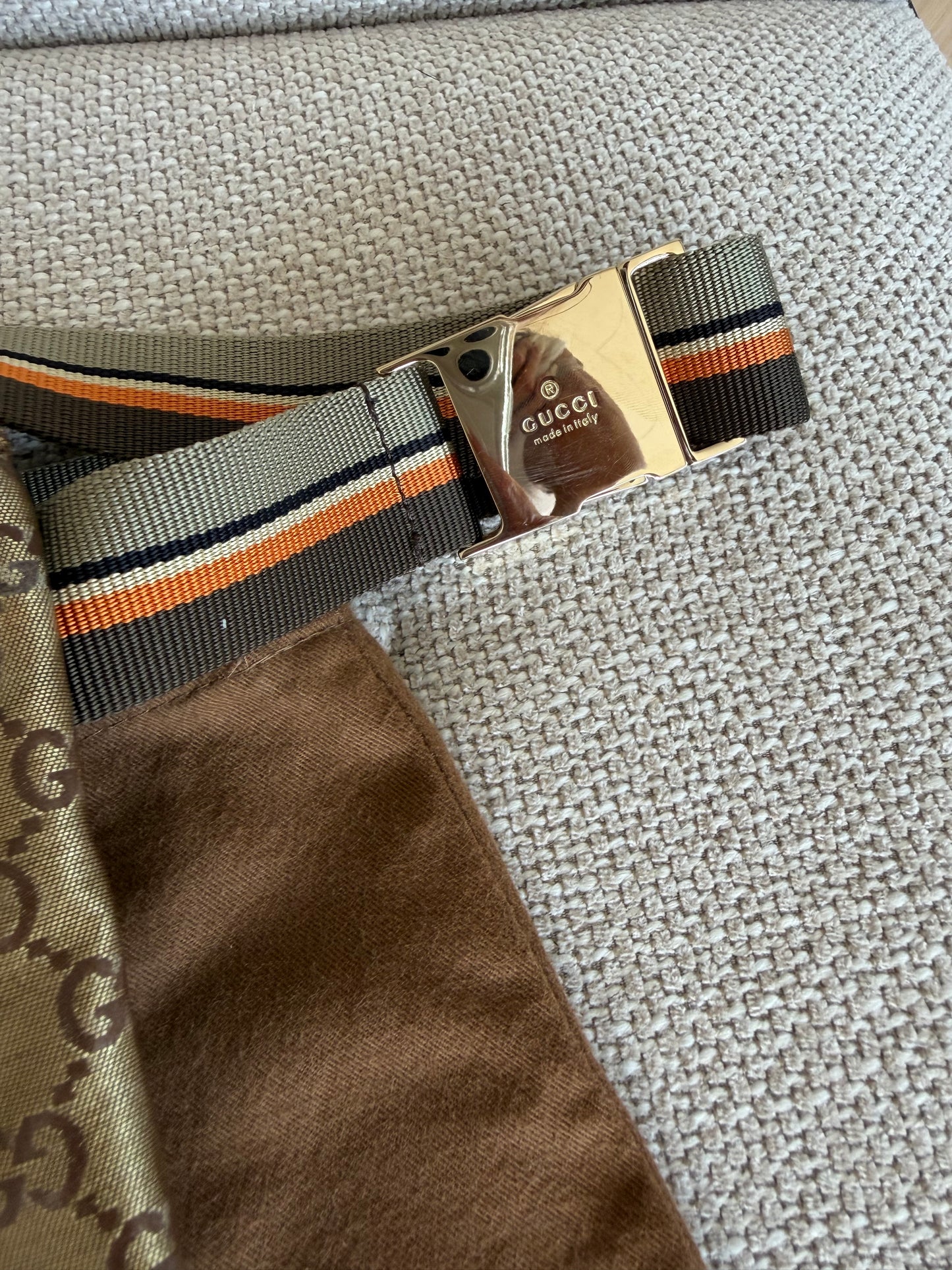 Gucci GG Coated Canvas Bum Bag – guld