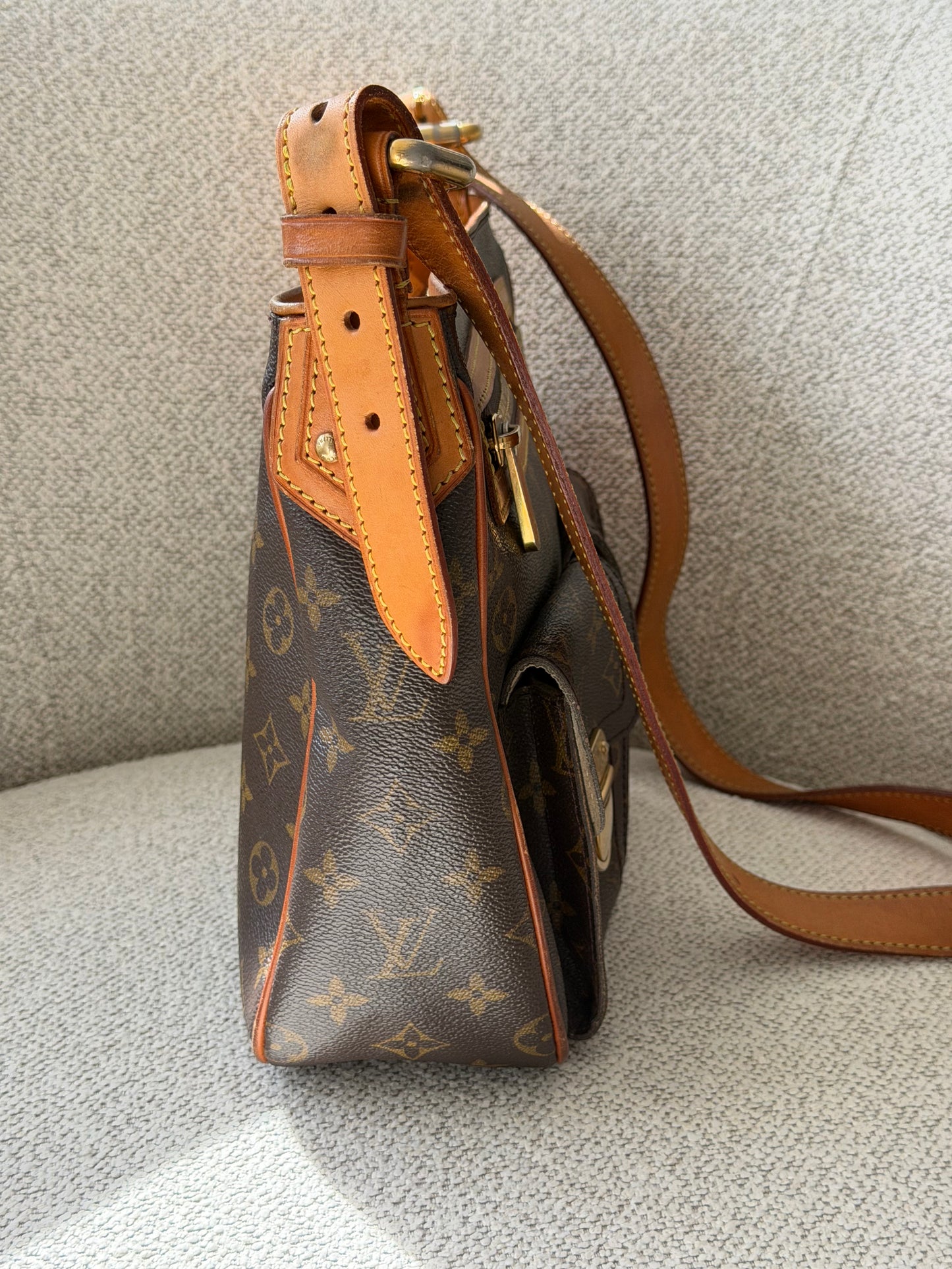 Louis Vuitton Hudson GM Monogram Shoulder / Crossbody Bag