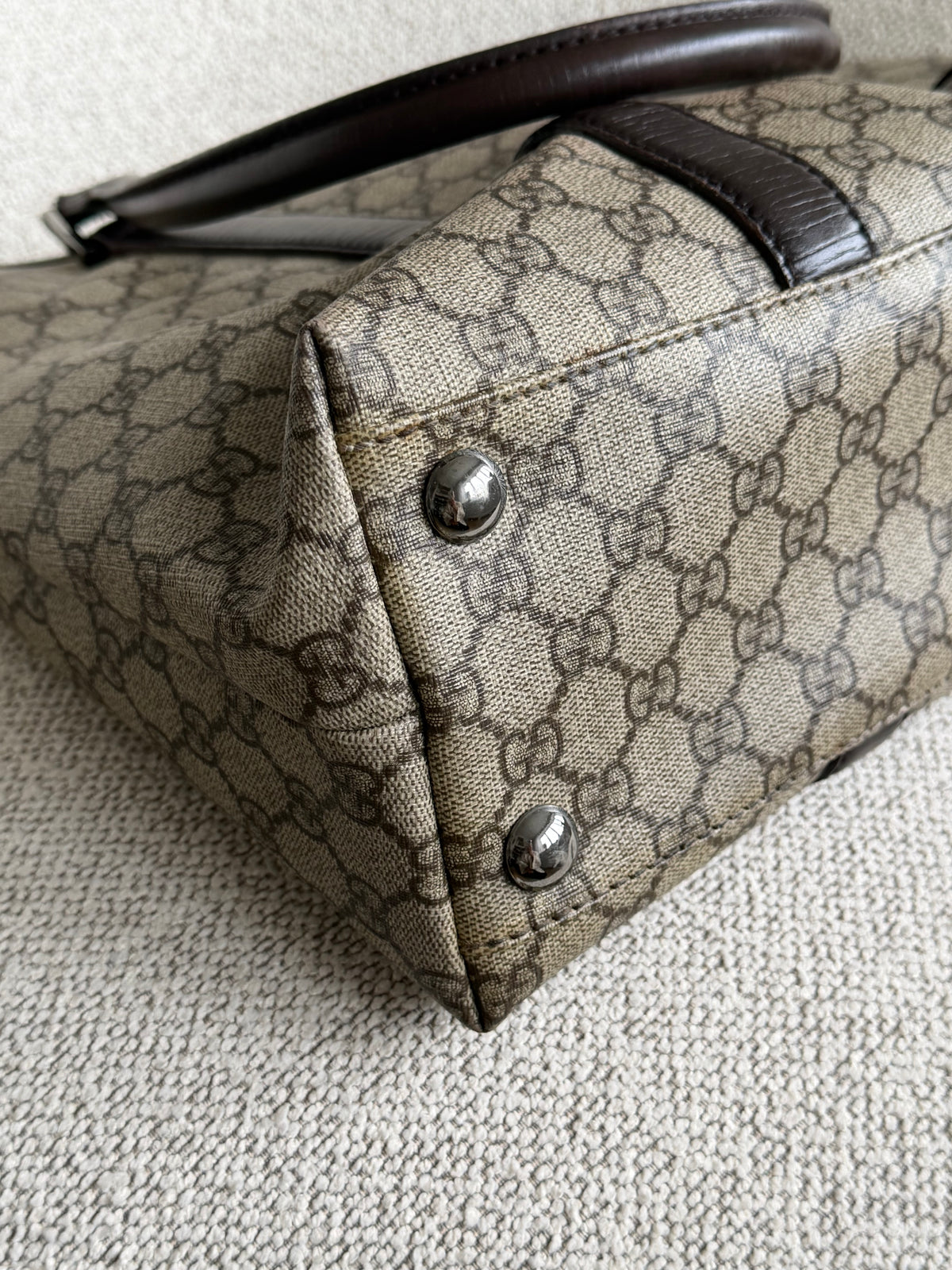 Gucci GG Supreme Joy Vertical Tote – Beige / Brown