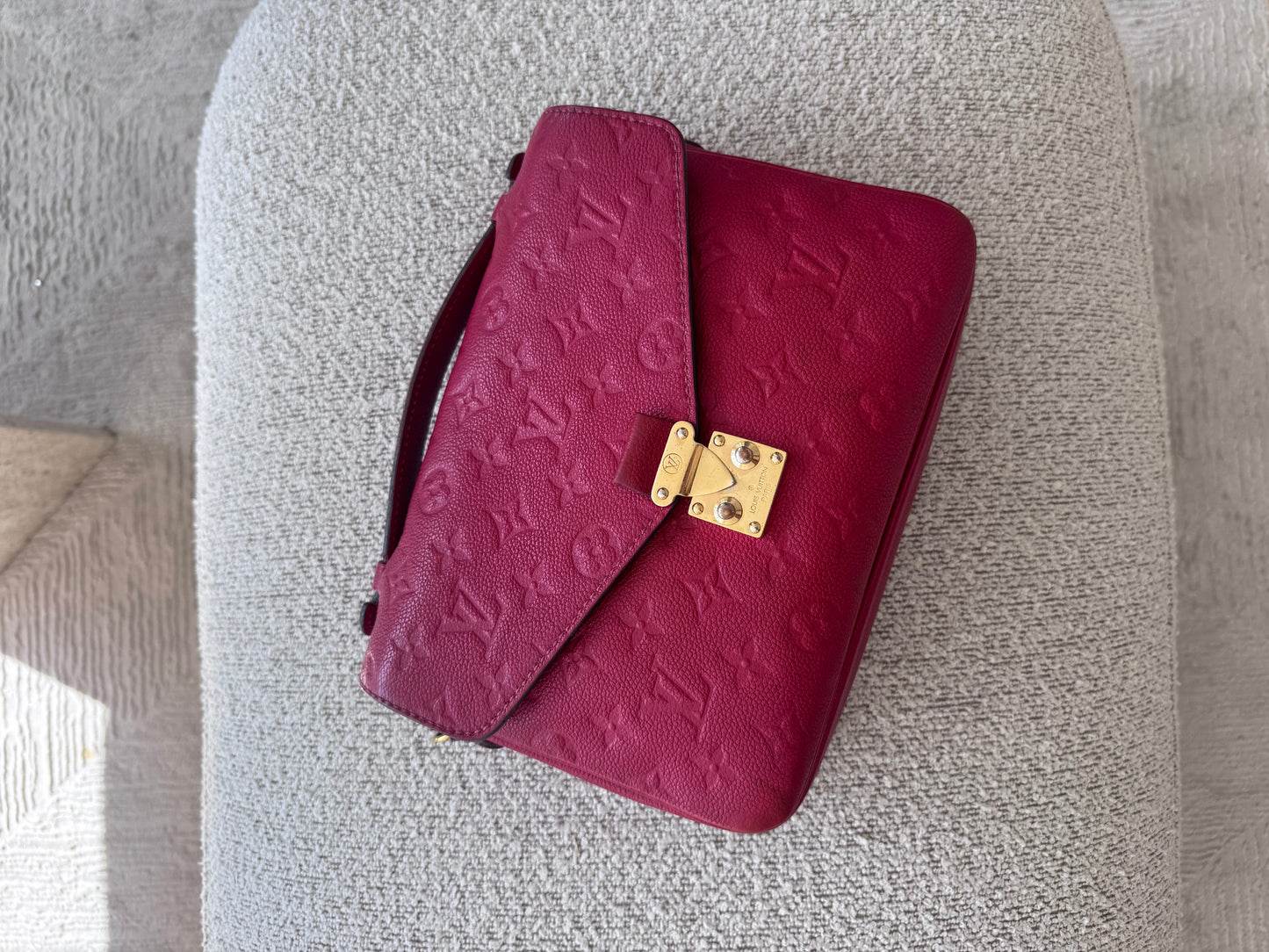 Louis Vuitton Pochette Métis – Empreinte red Leather