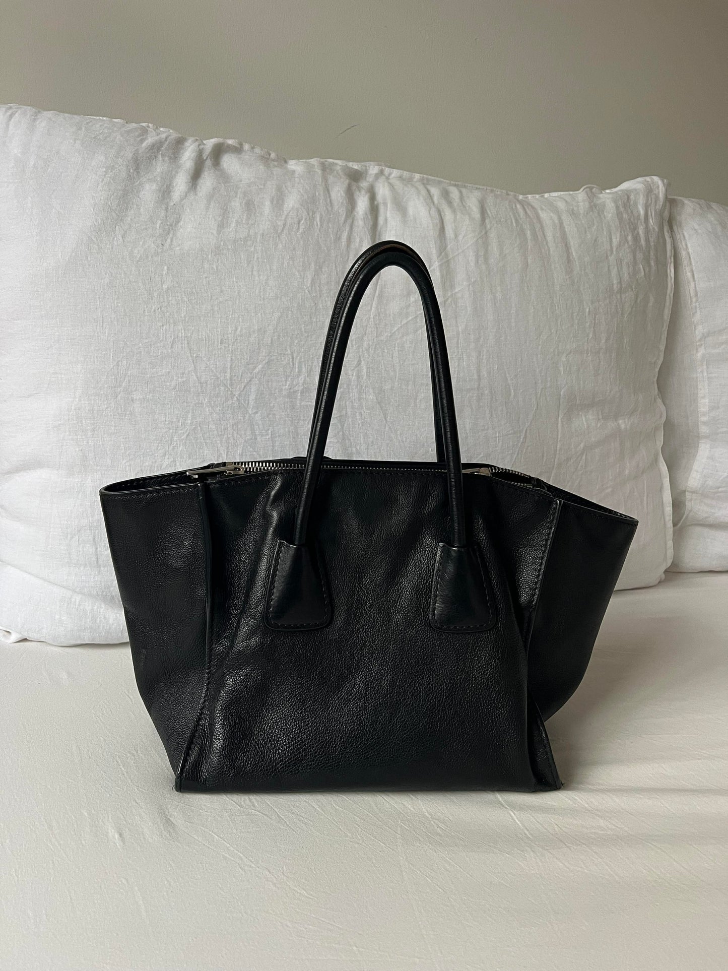 Prada Prada Cuir Medium Tote Black leather