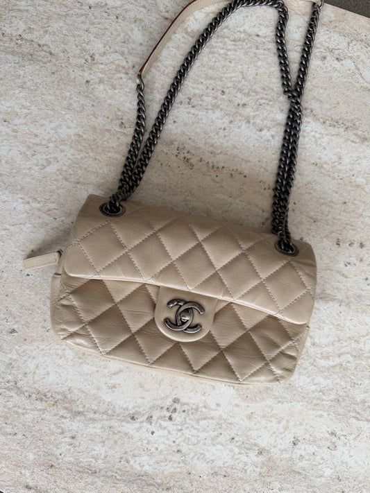 Chanel Quilted Flap Bag – Beige Lambskin