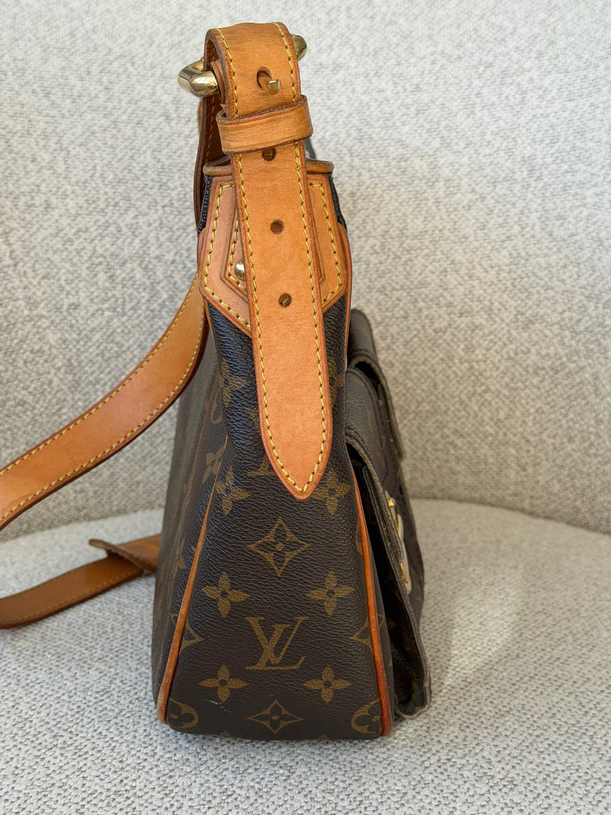 Louis Vuitton Hudson GM Monogram Shoulder / Crossbody Bag