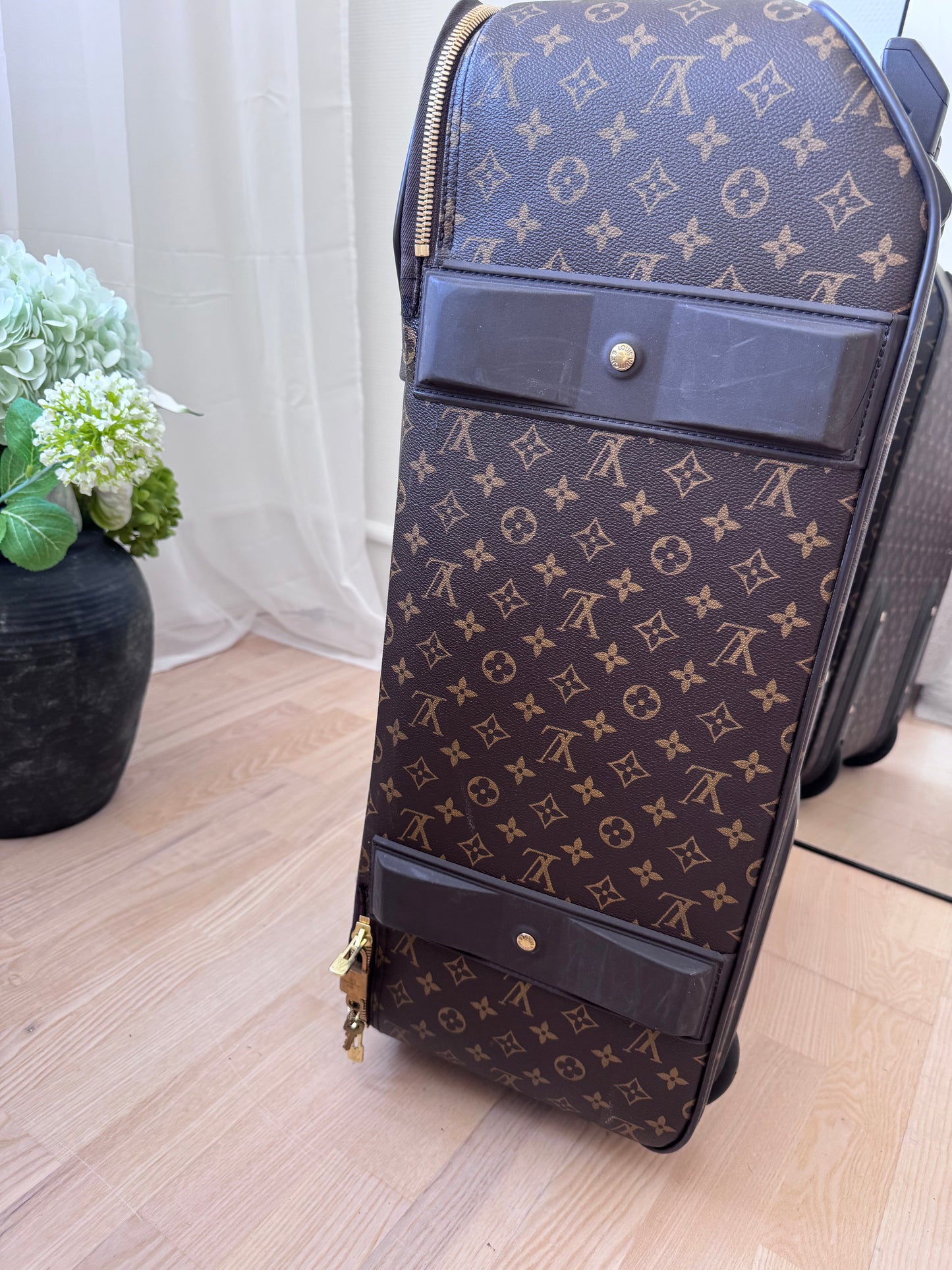 Louis Vuitton Pegase 70 Monogram