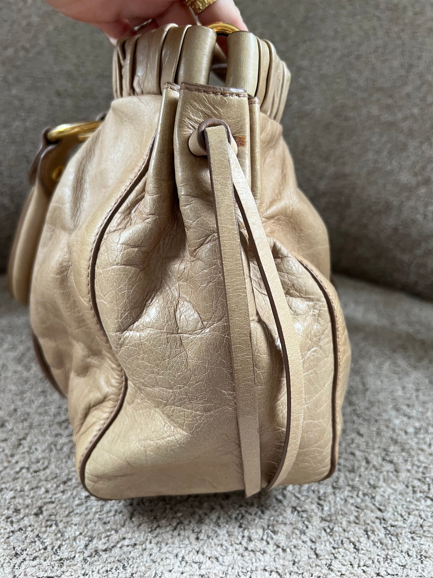 Miu Miu Vitello Lux beige håndtaske