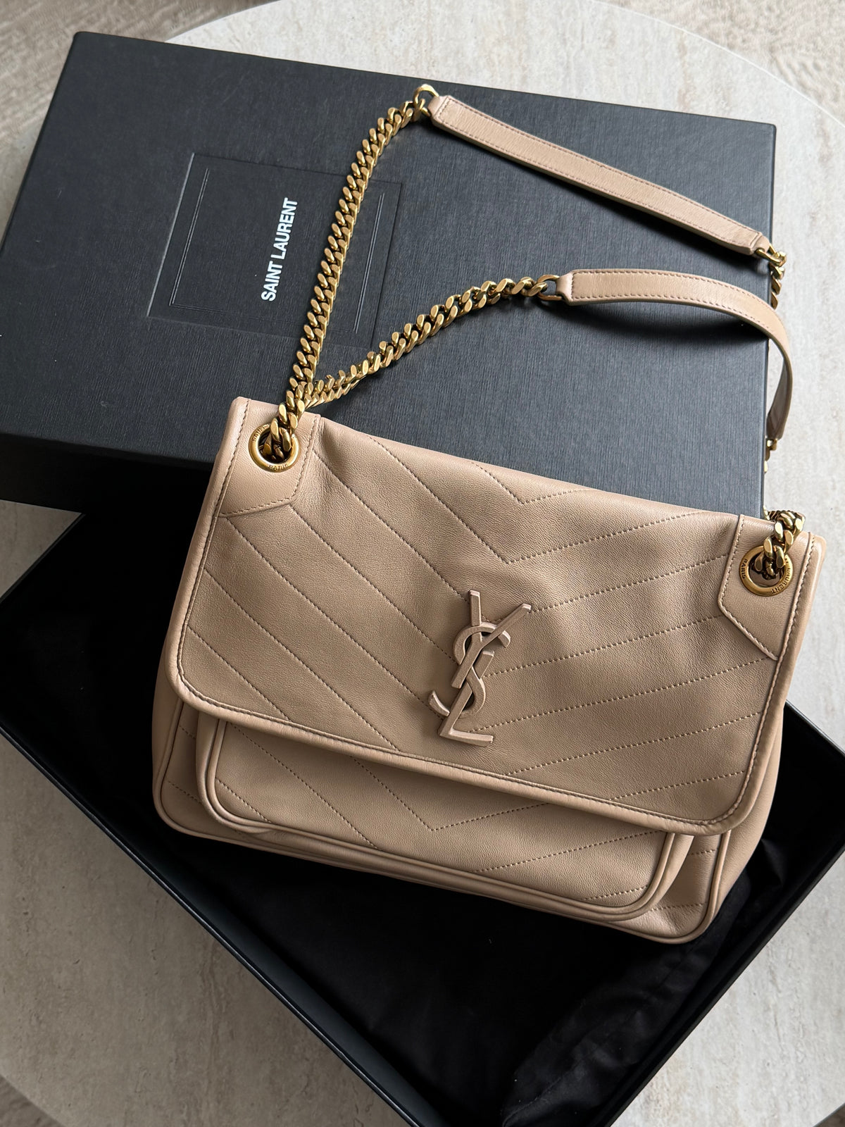 Saint Laurent Niki Medium – Beige / Gold-Tone Hardware
