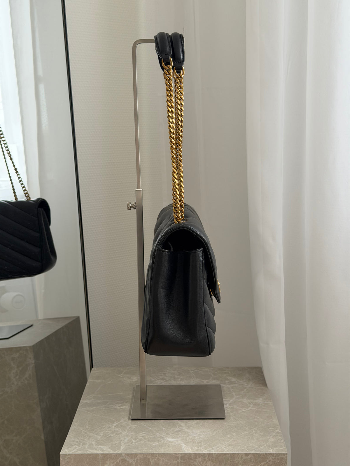 Saint Laurent Loulou Medium – Black / Gold-Tone Hardware