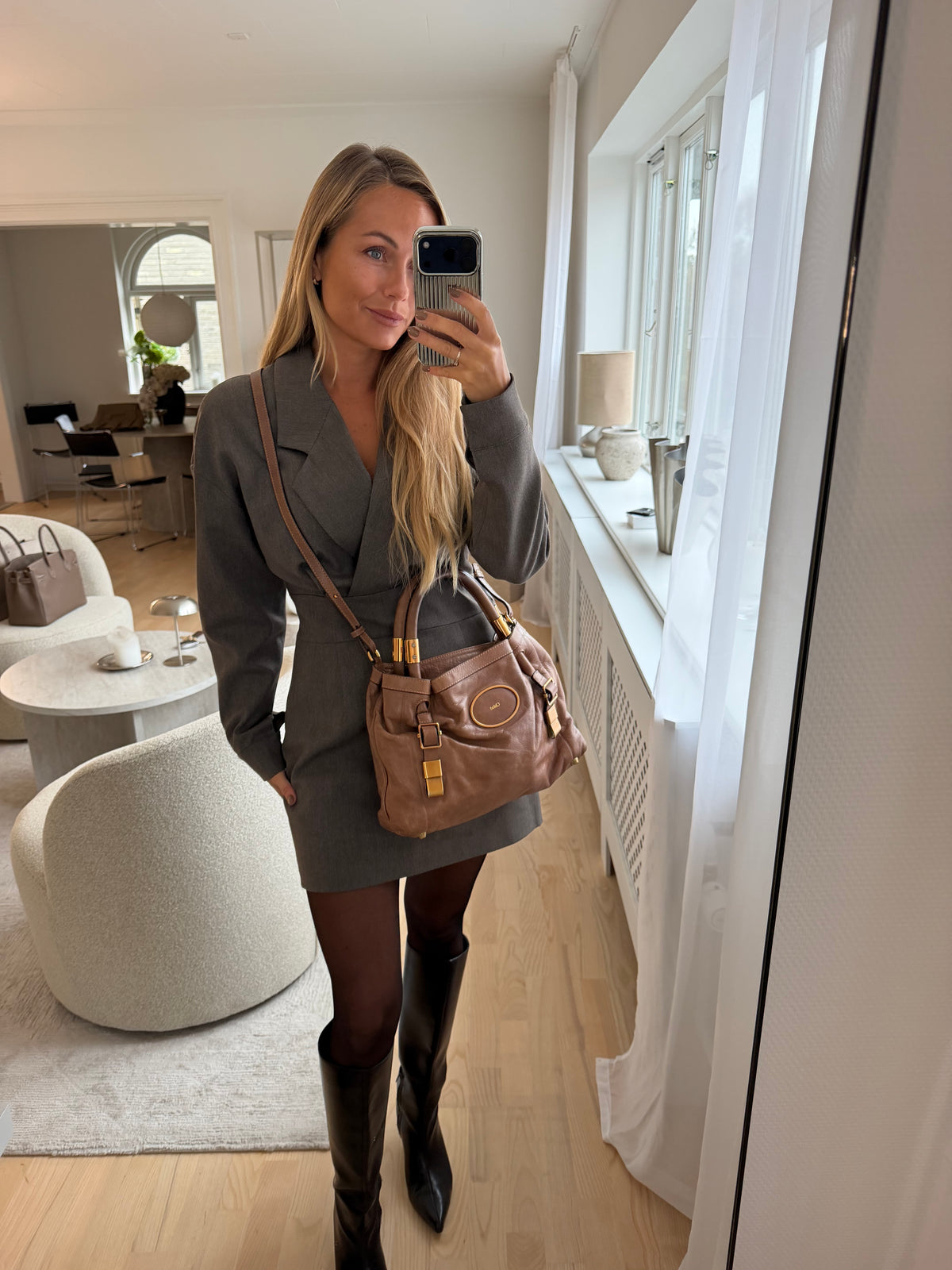 Chloé Brown Leather Handbag – Gold Hardware
