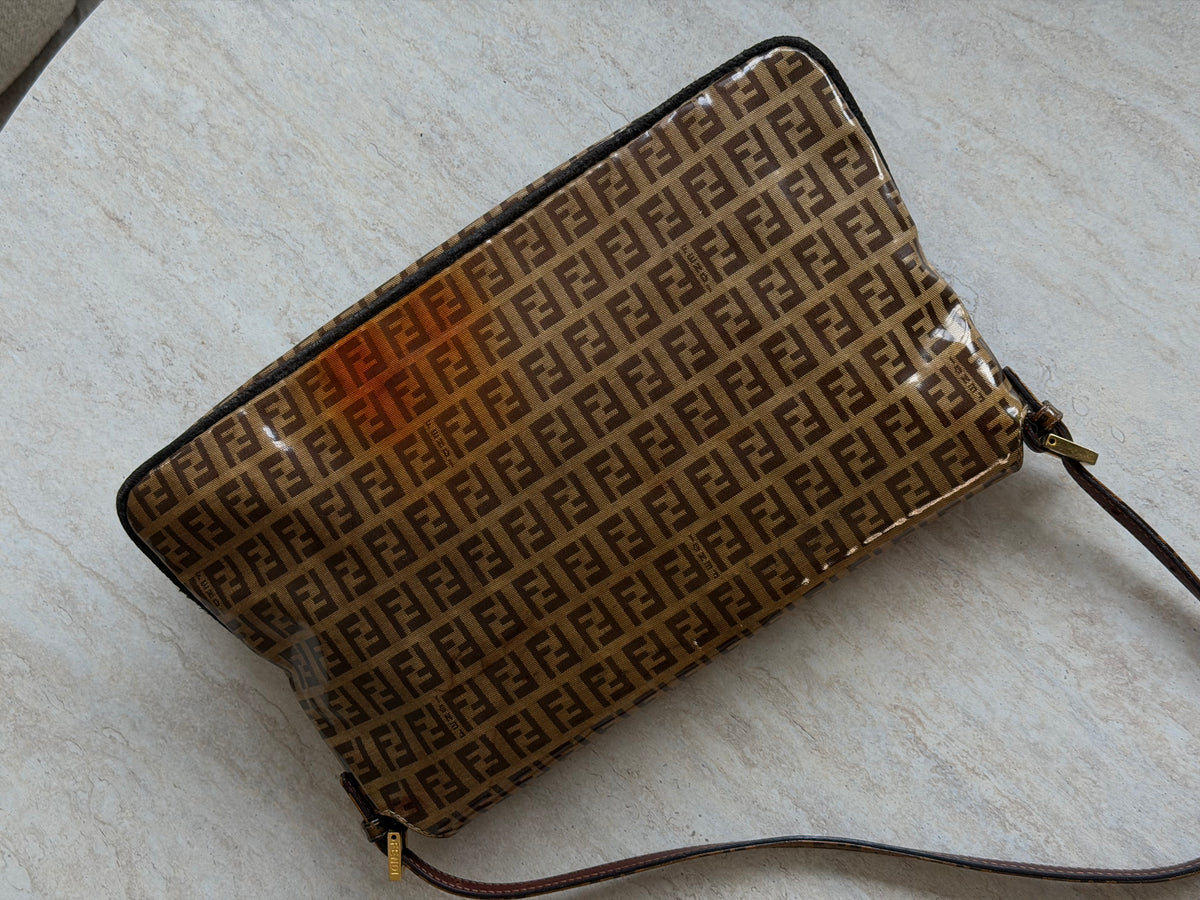 Fendi Vintage Baguette – Brun Zucca Monogram med Guldfarvet Hardware