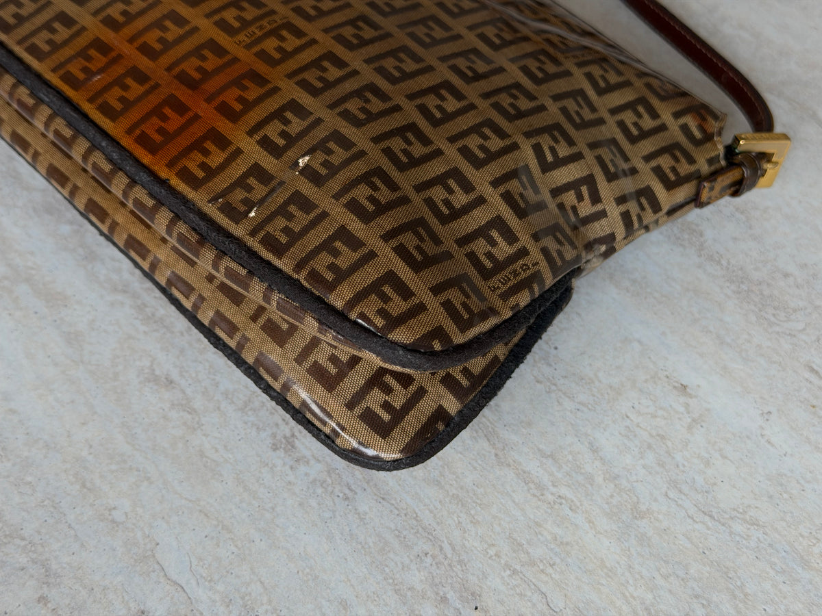 Fendi Vintage Baguette – Brun Zucca Monogram med Guldfarvet Hardware