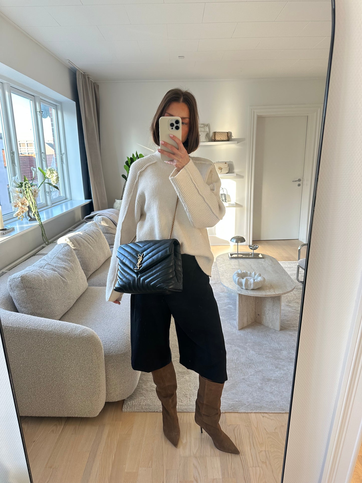 Saint Laurent Loulou Medium - Black/Gold hardware