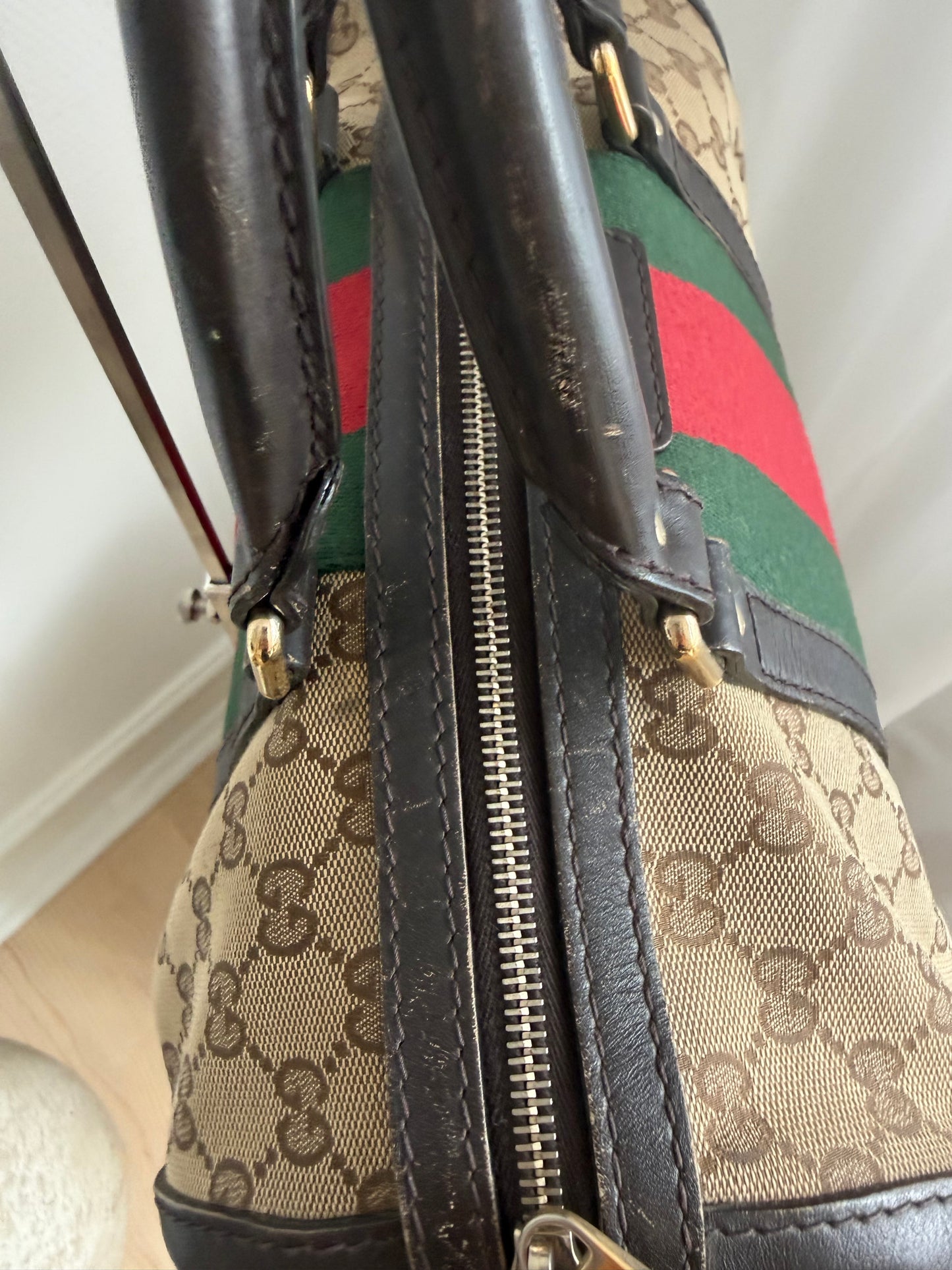 Gucci Monogram Boston – GG Canvas med Web Stripe