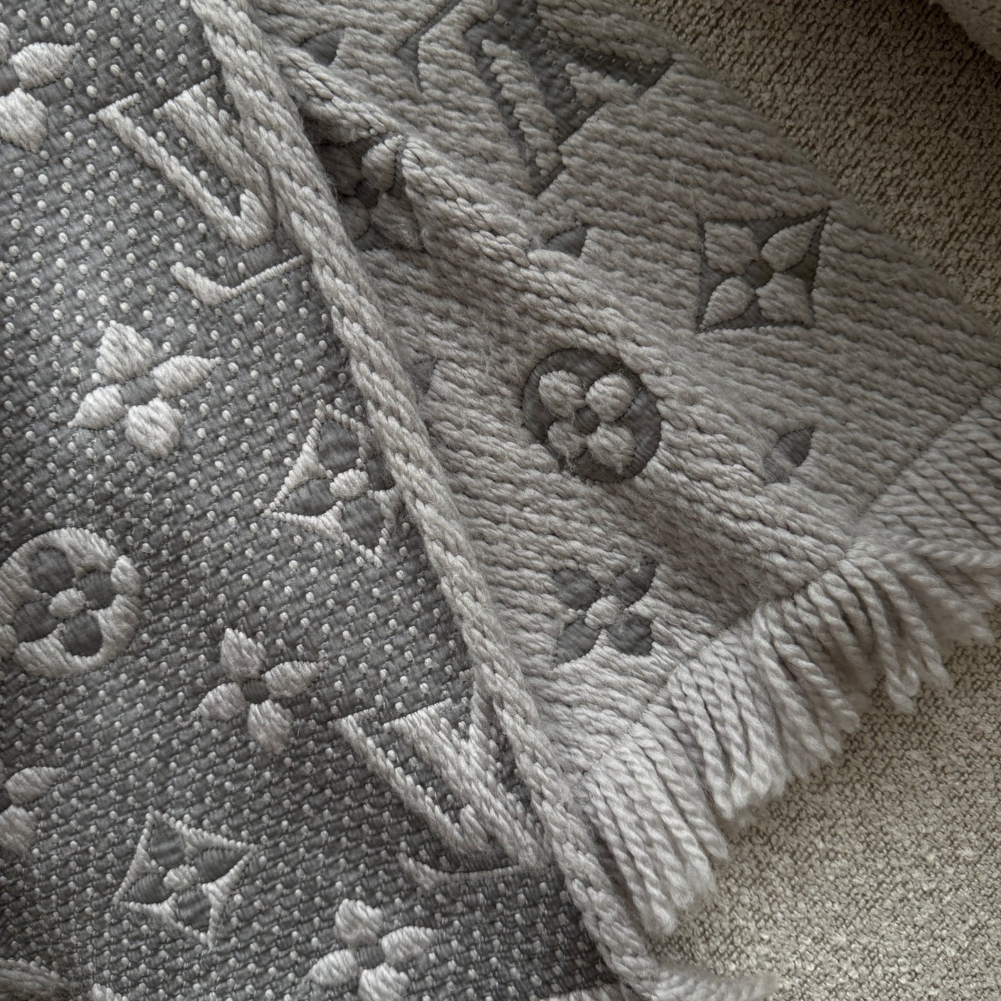 Louis Vuitton Logomania Grigio