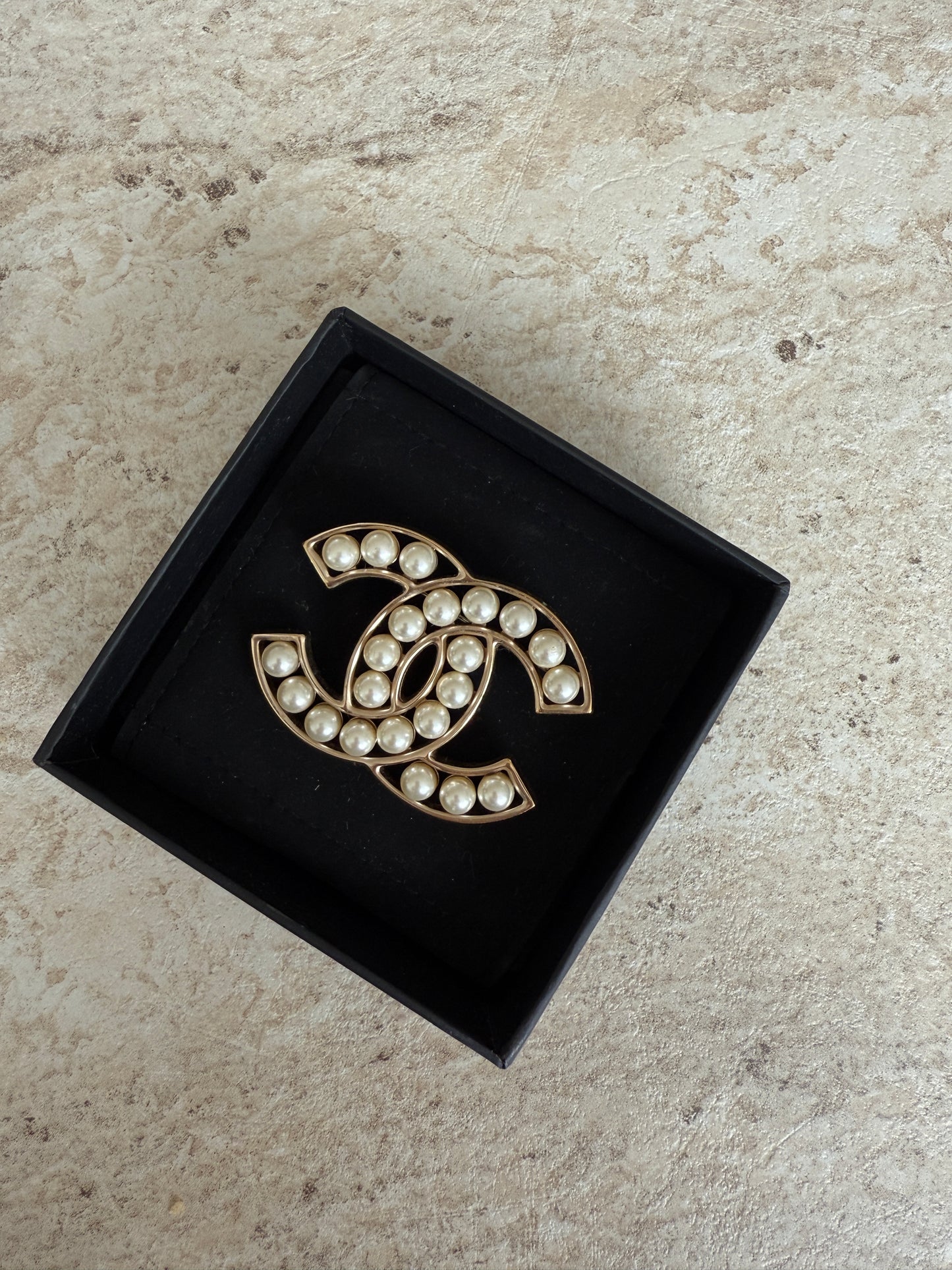 Chanel broche