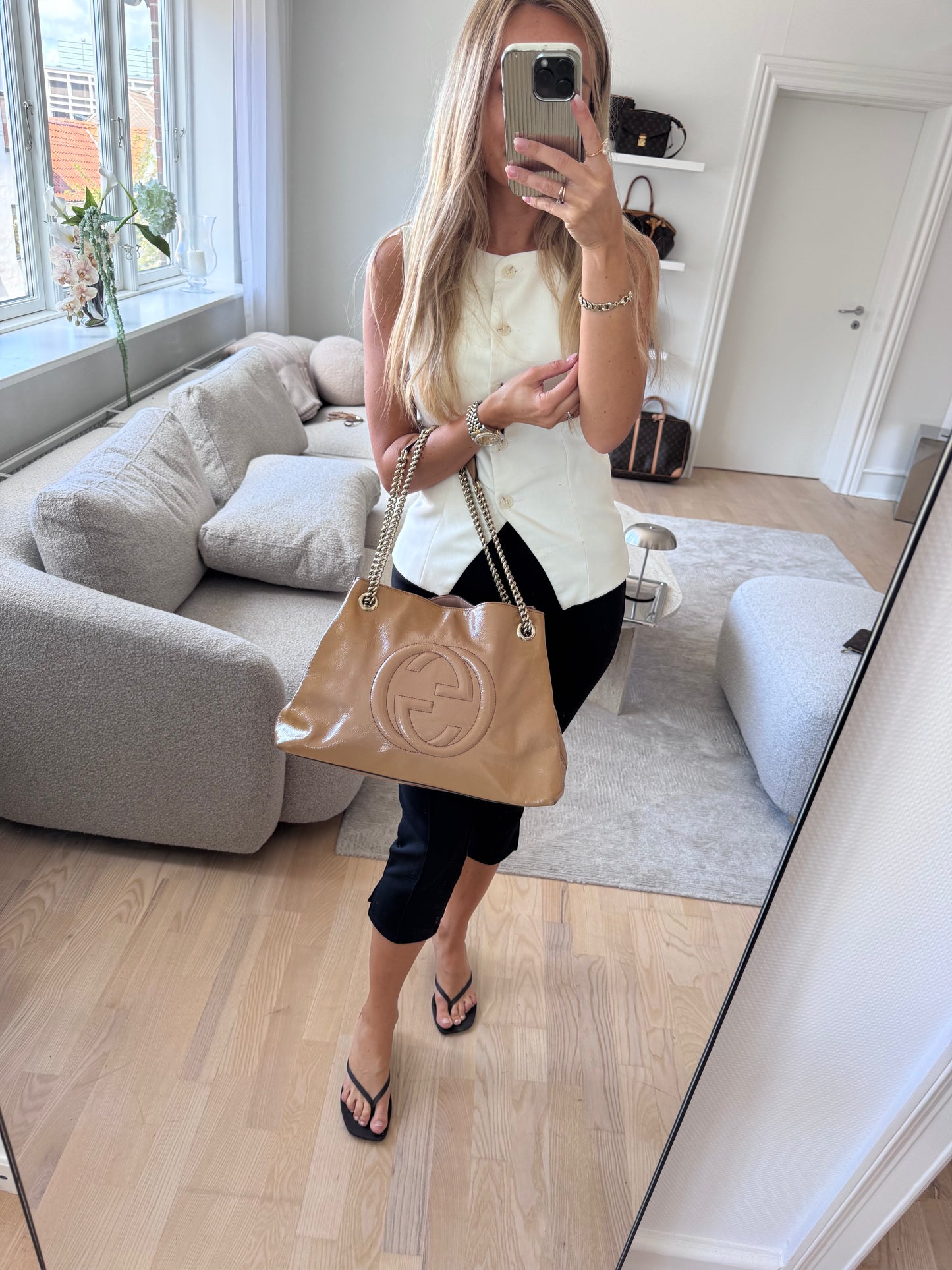 Gucci Soho Chain Tote beige patent leather