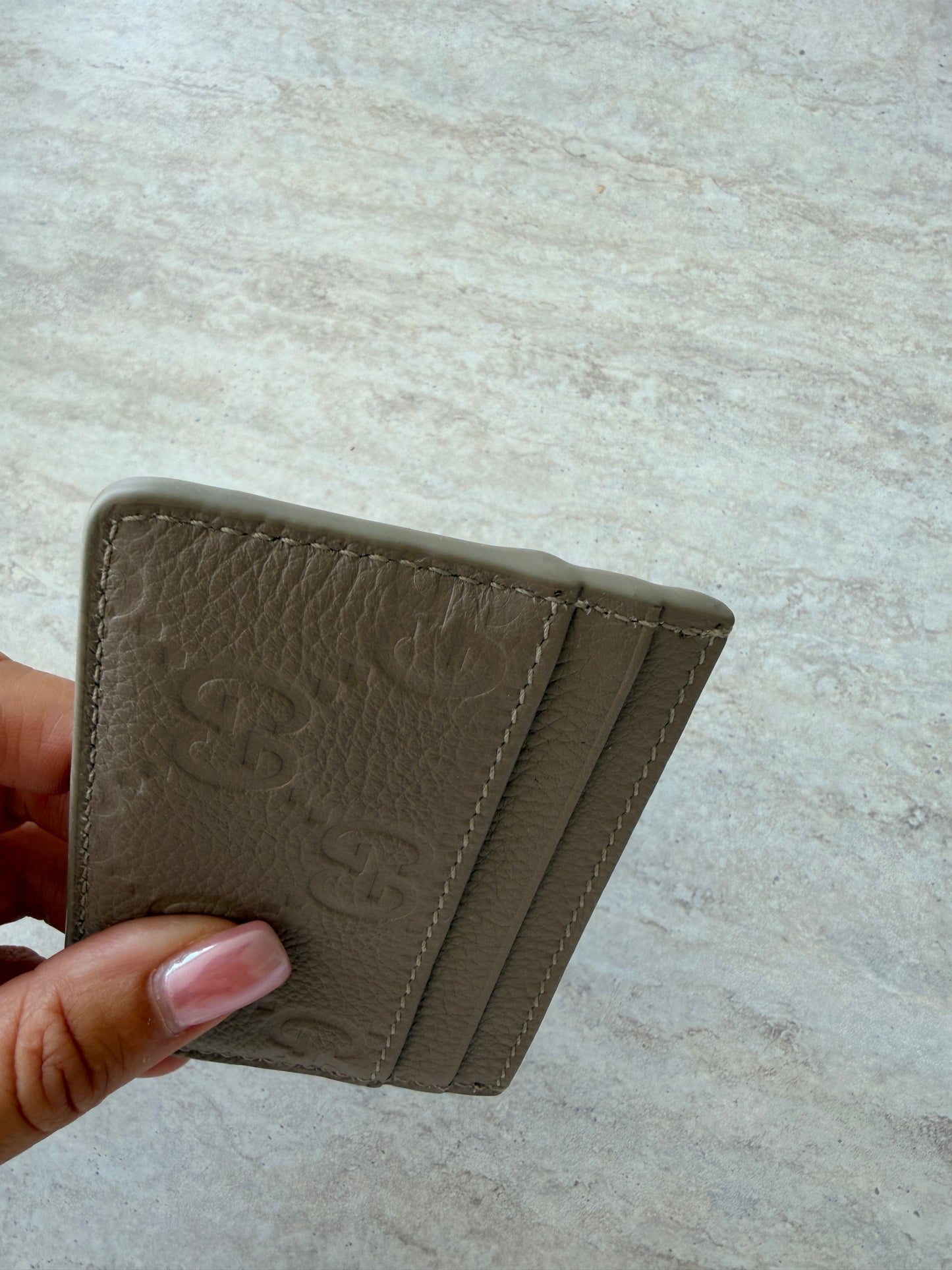 Gucci GG Card Holder – Taupe Leather